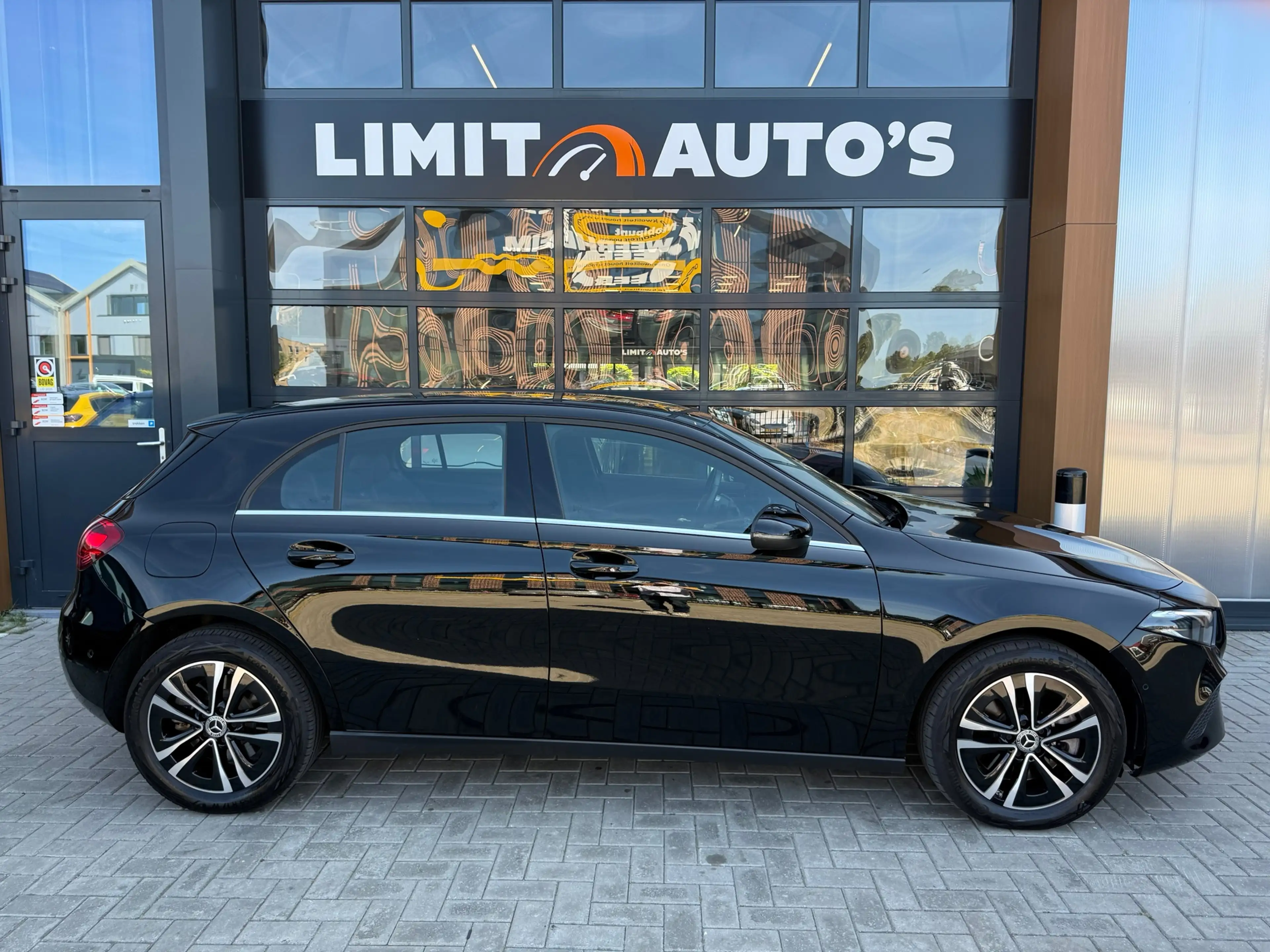 Mercedes-Benz A 250 e AMG Line — photo 7