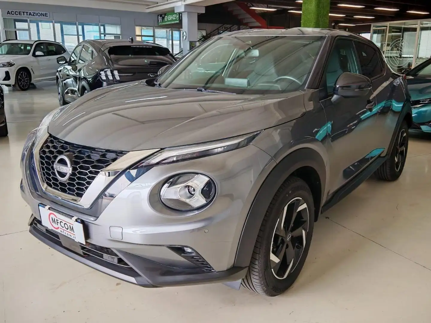 Nissan Juke 1.0 dig-t N-Connecta 114cv dct KM0 Gris - 1