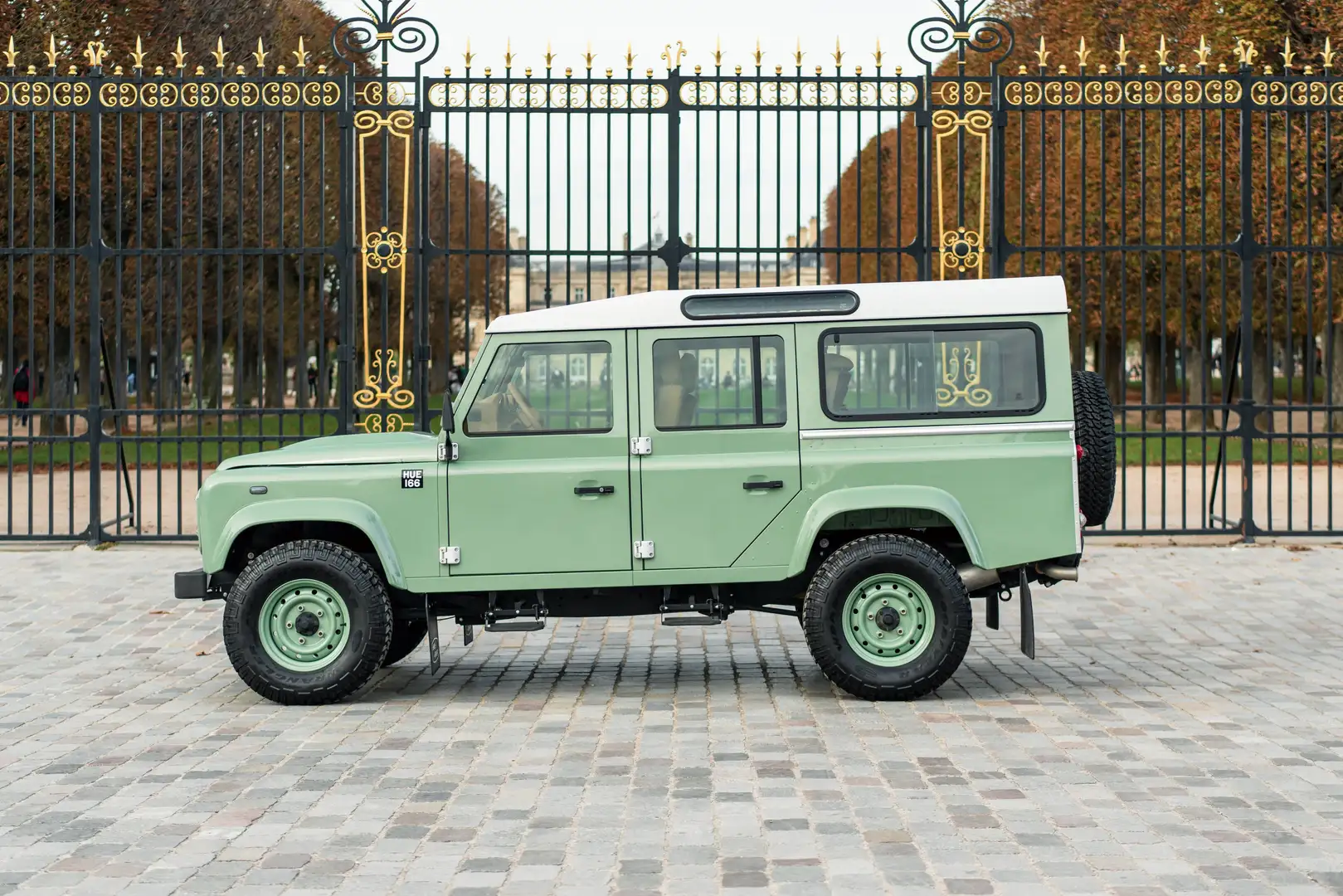 Land Rover Defender 110 TD4 - Grasmere Green, fully personnalized Vert - 2