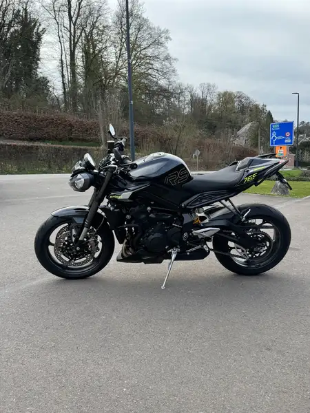 Triumph Street Triple RS - foto 3