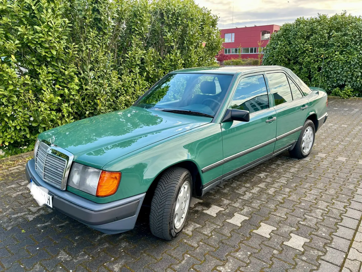 Mercedes-Benz E 260 Automatik*Klimaanlage*Schiebedach*Oldtimer Зелений - 1