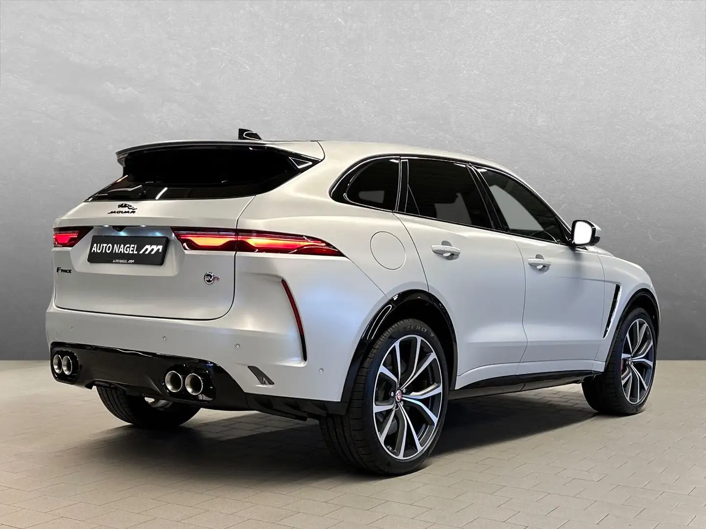 Jaguar F-Pace F-Pace P550 AWD SVR **MATT SILBER** 22" AHK HUD! Silber - 2