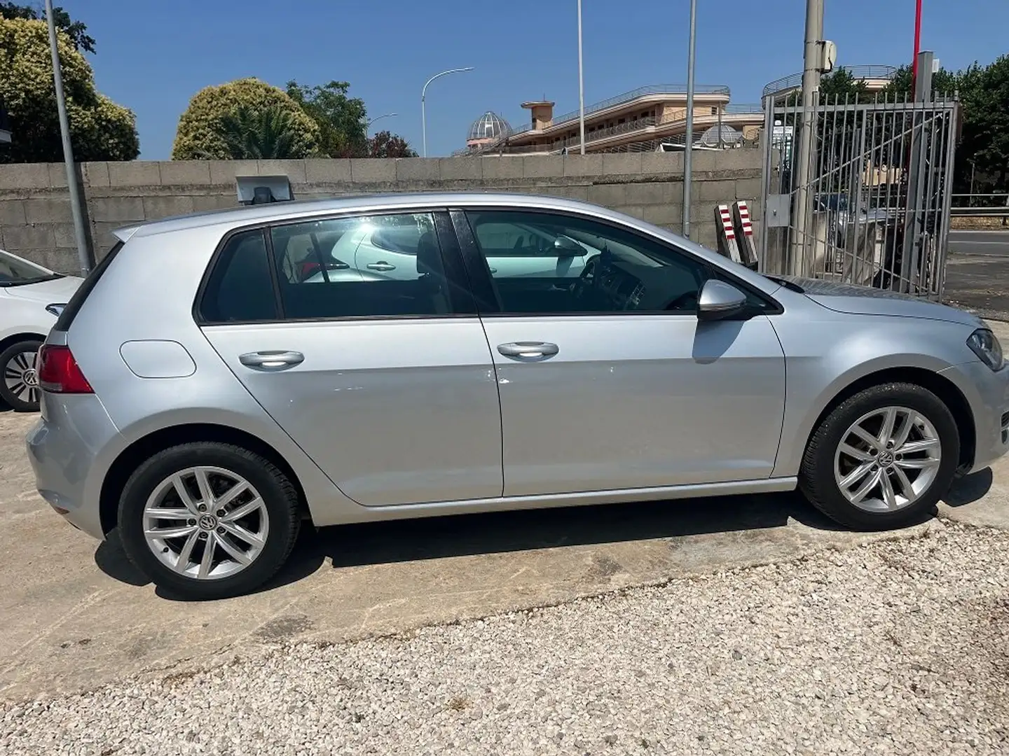 Volkswagen Golf 1.2 BENZINA CAMBIO AUTOMATICO Argento - 2