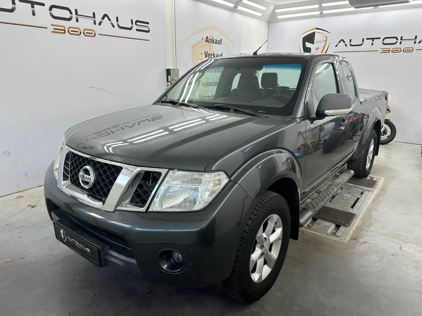 Nissan Navara Pickup King Cab SE 4X4 SHZ MFL TEMPO KLIM Grau - 1