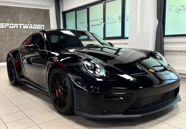 Porsche 992 view 4