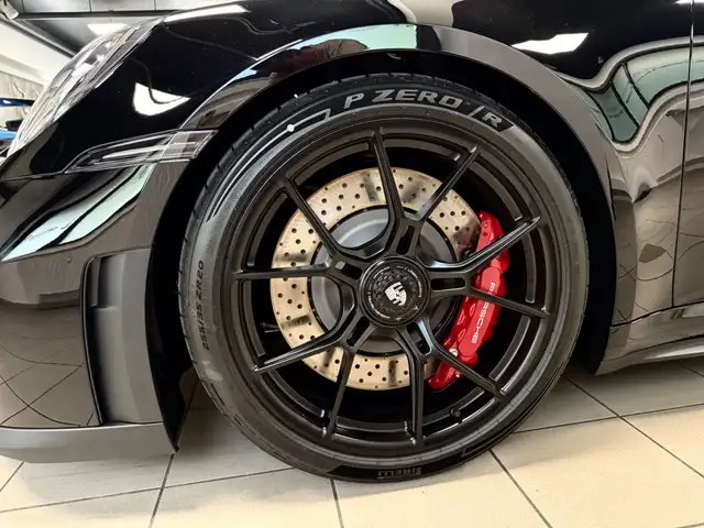 Porsche 992 view 11