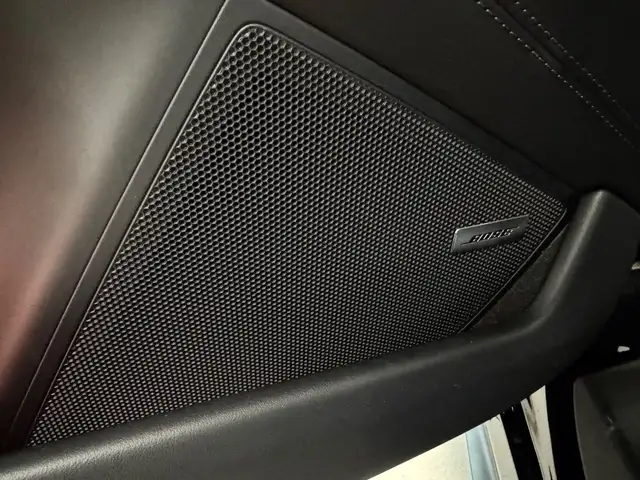 Porsche 992 view 15
