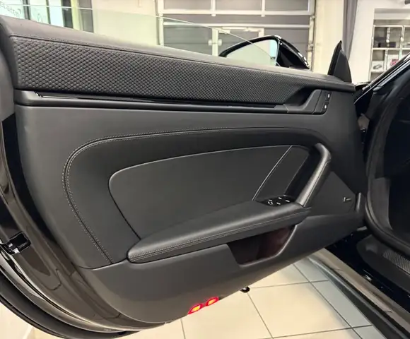 Porsche 992 view 13