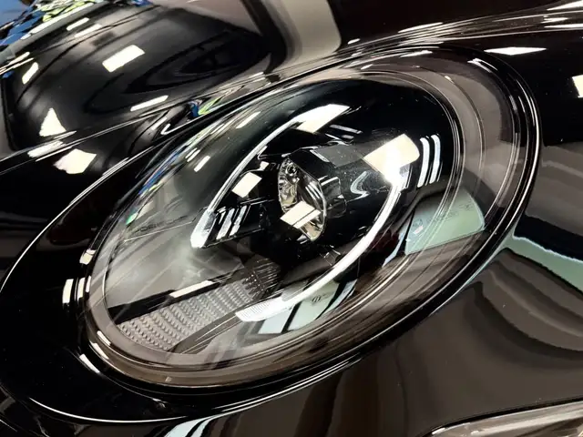Porsche 992 view 12
