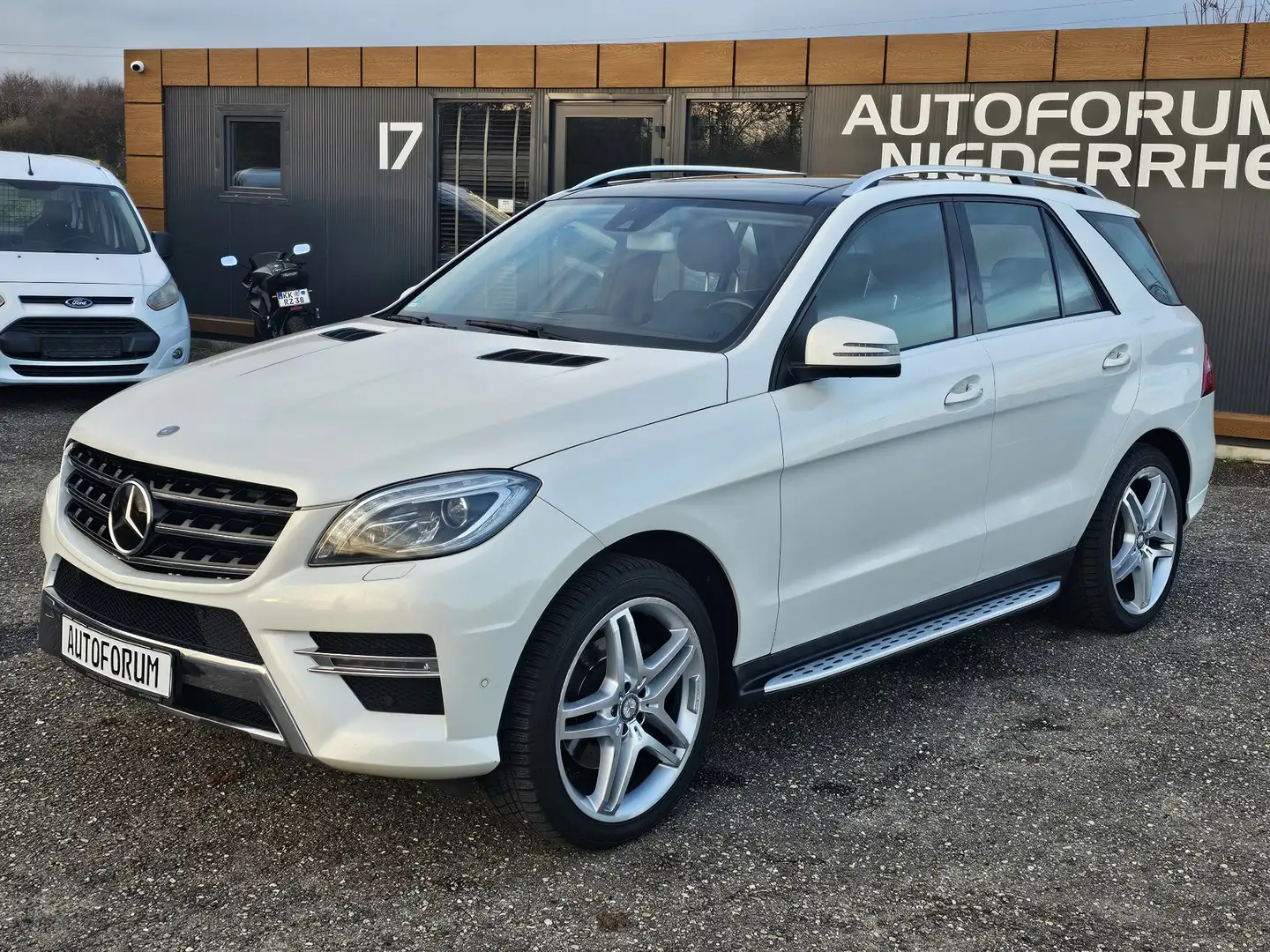 Mercedes-Benz ML 350 CDI BlueTec AMG LINE LEDER* STANDHEIZUNG* PANORAMA Weiß - 2