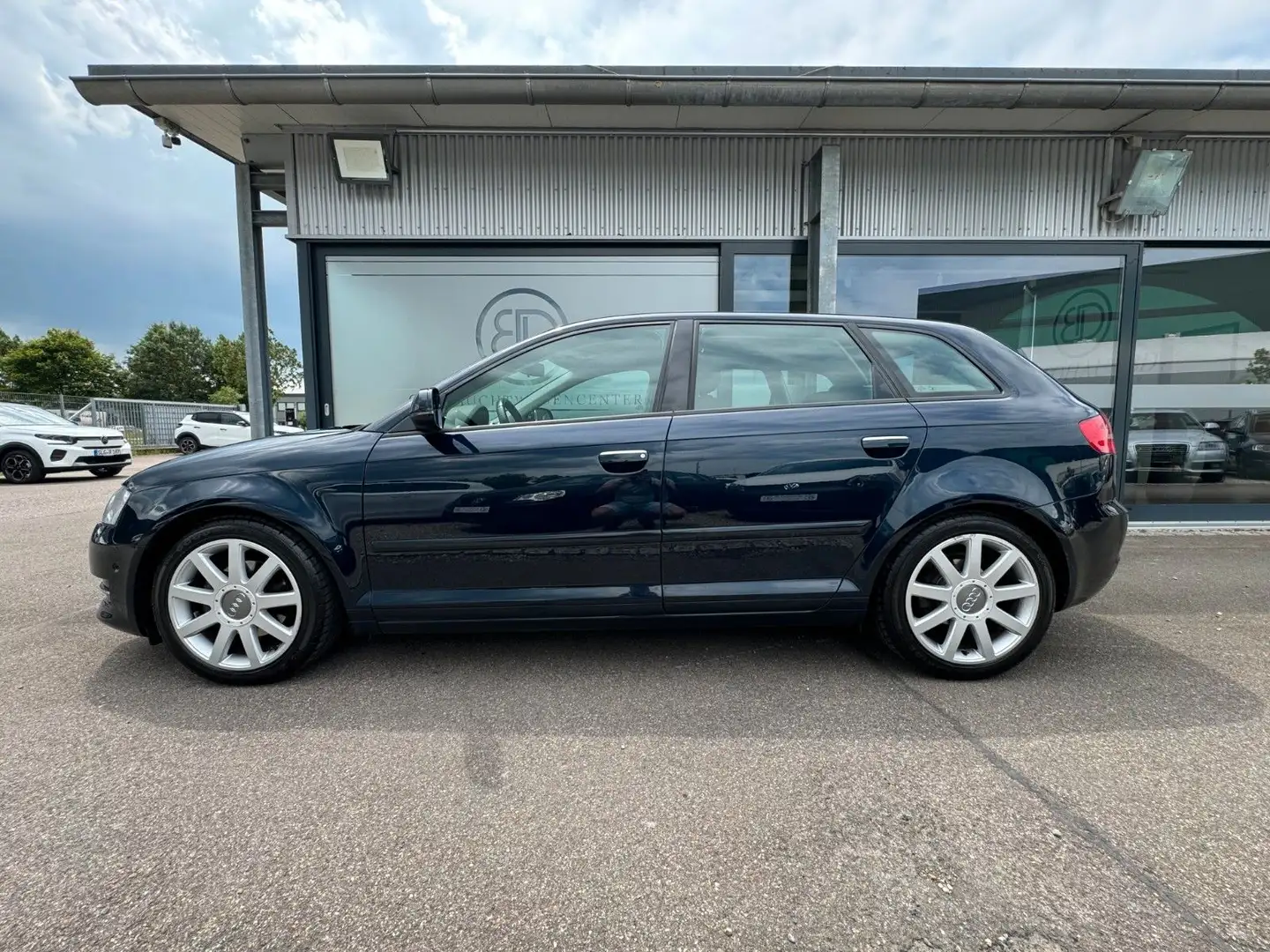 Audi A3 Sportback 1.8 TFSI Attraction*2 Hand*Euro5*LM Blauw - 2