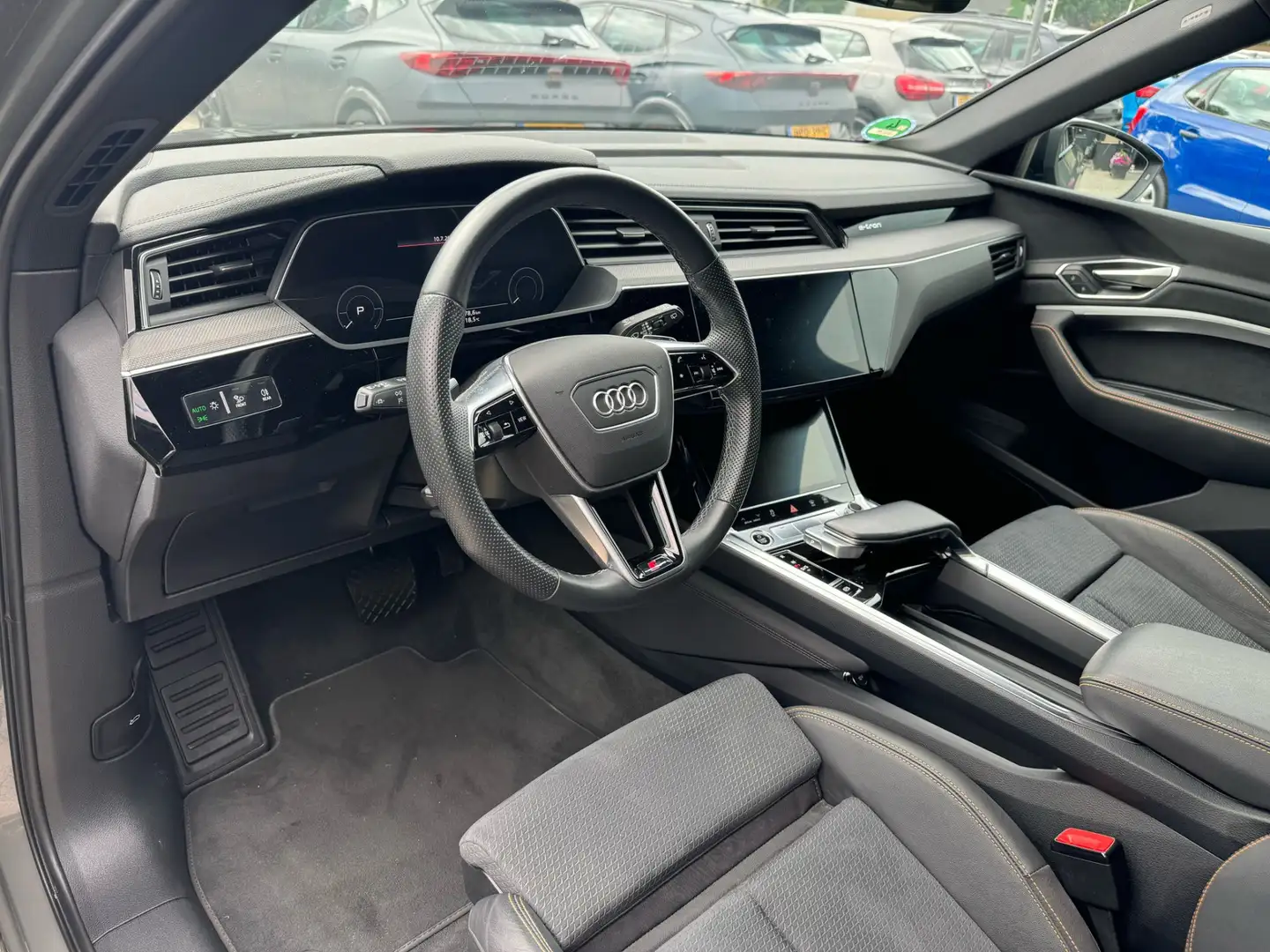 Audi e-tron 50 quattro S edition 71 kWh cruise, clima, virtual Grijs - 2