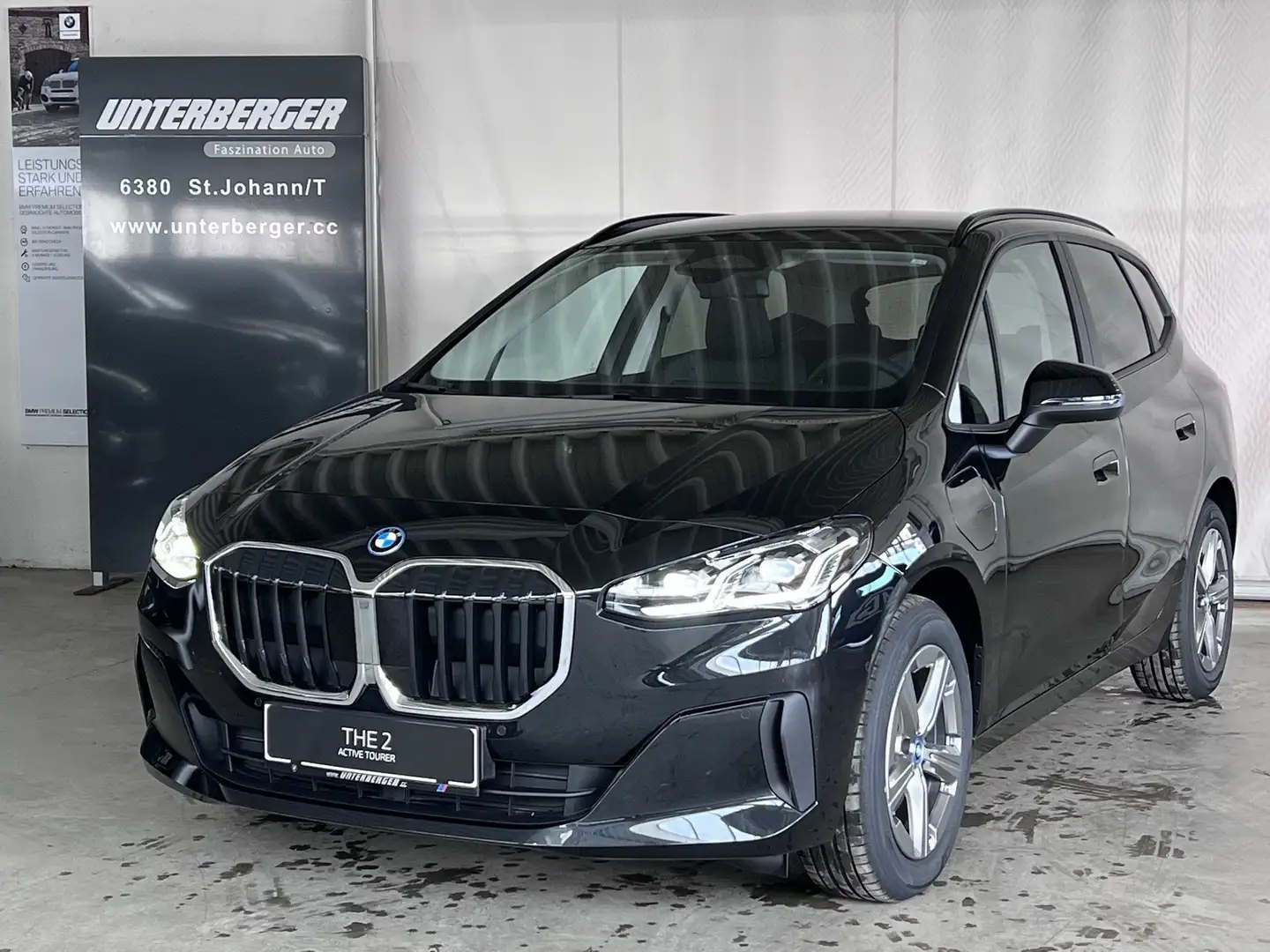 BMW 225 e xDrive AHK Zwart - 1