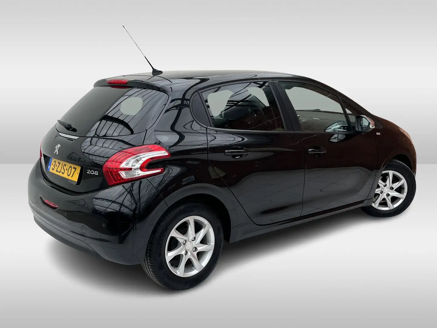 Peugeot 208 PureTech 82 Style Pack | 1e Eigenaar | Navigatie | Zwart - 2