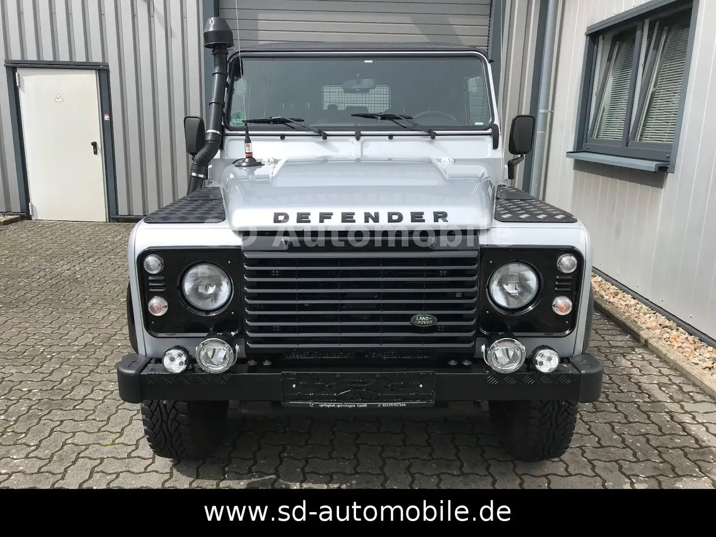 Land Rover Defender 110 SE Station Wagon PERFECT / COLECTOR Silber - 2