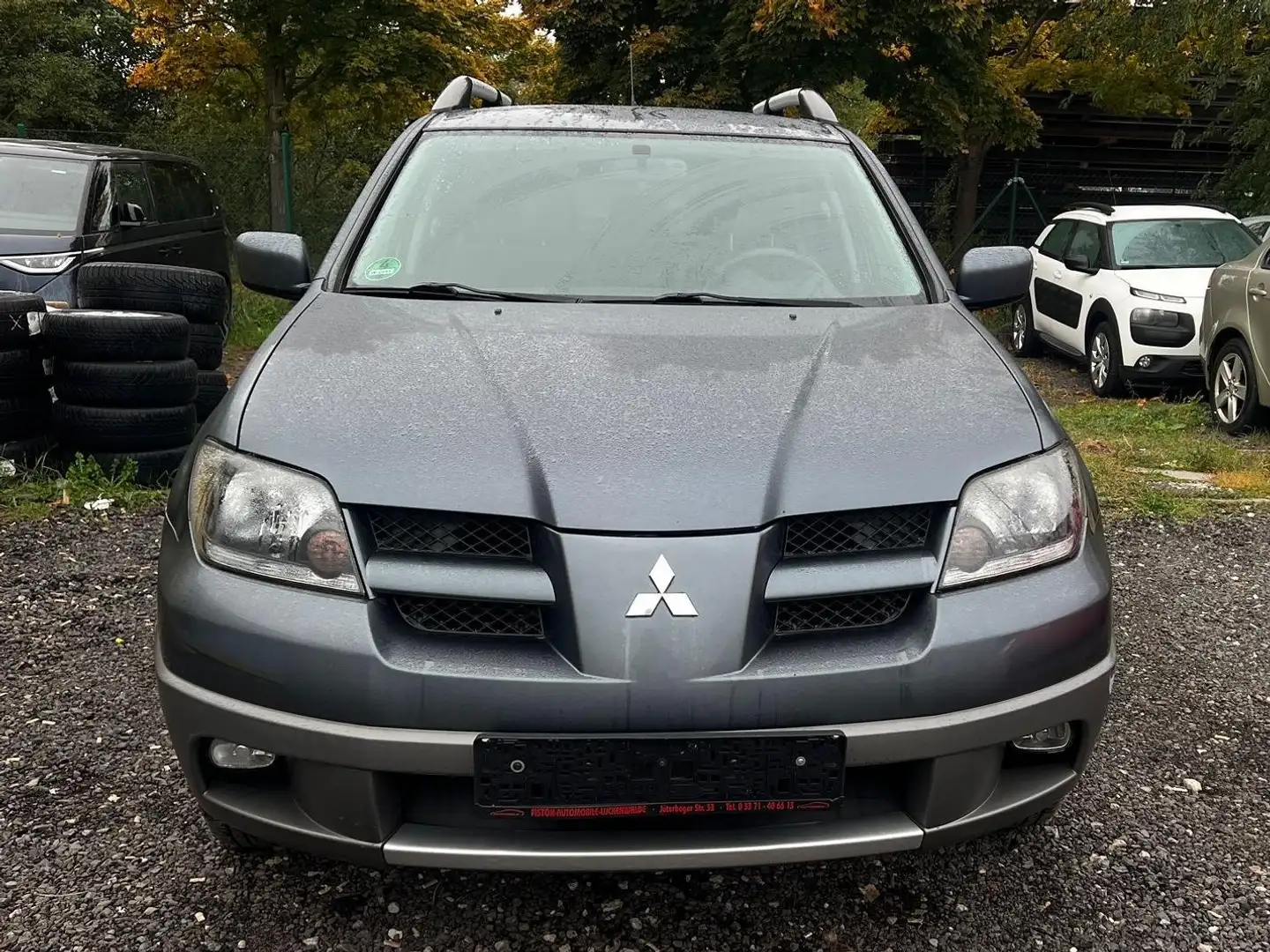 Mitsubishi Outlander 2.0 Sport Grau - 2