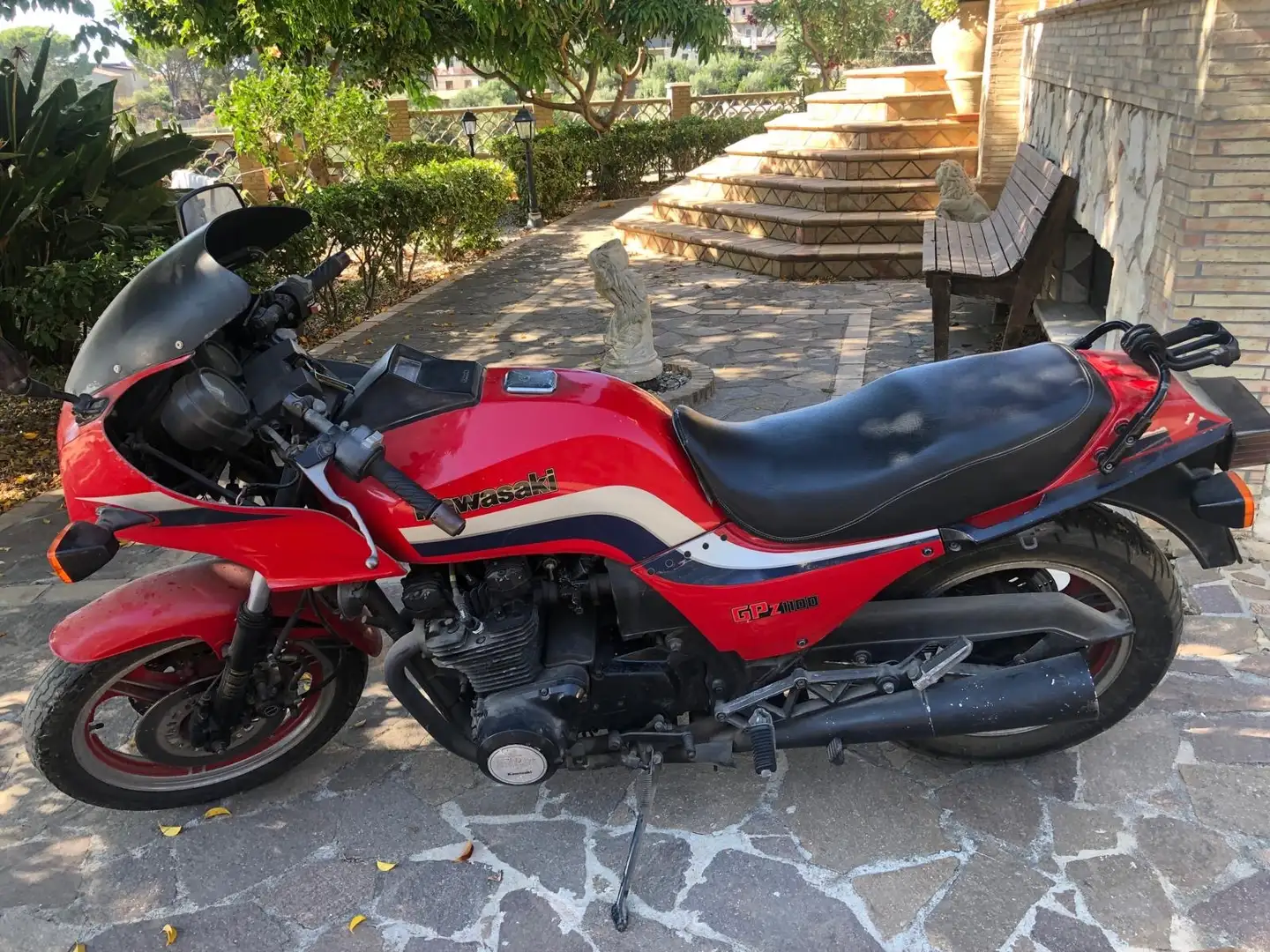 Kawasaki GPZ 1100 Rood - 2