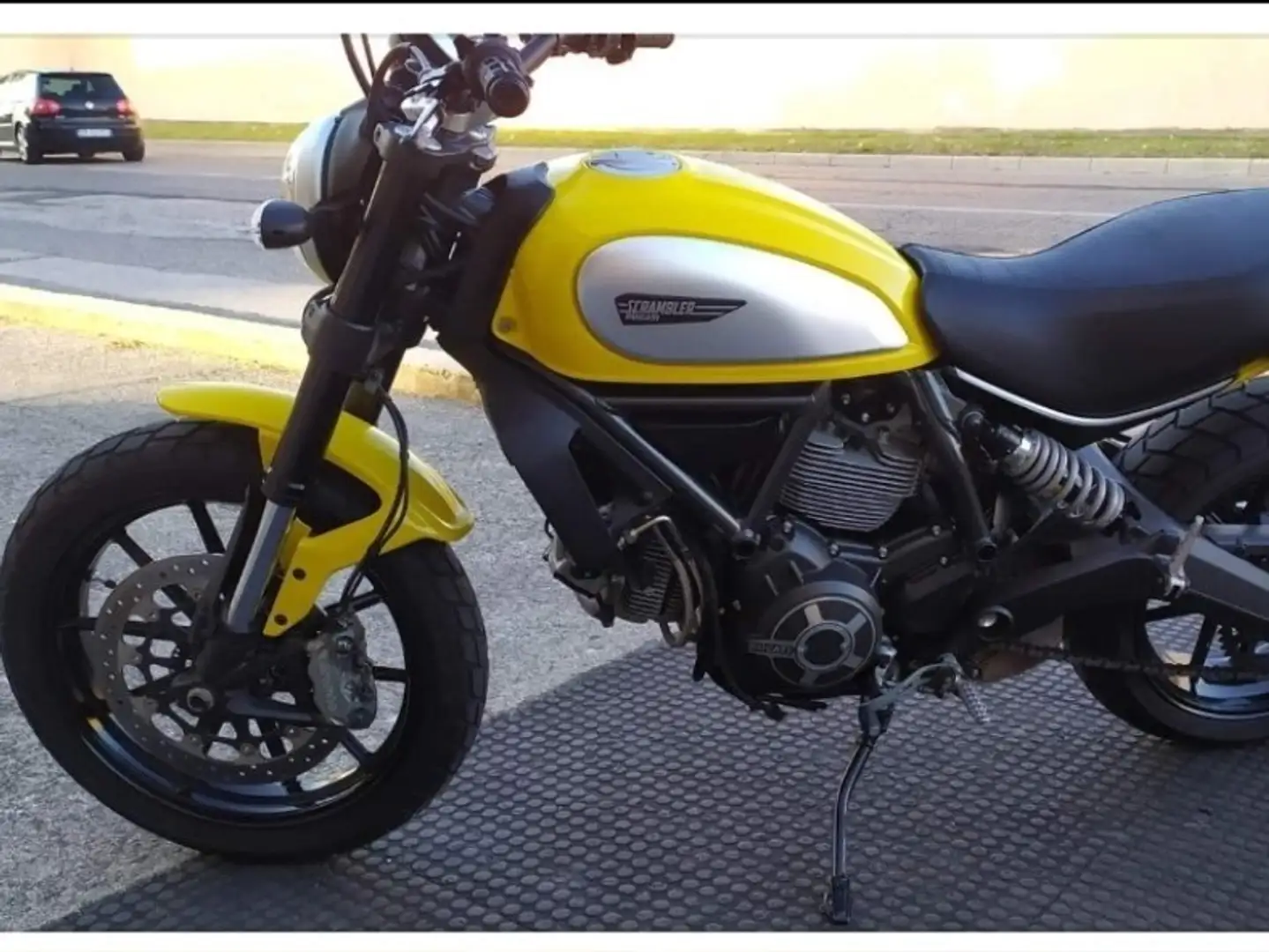 Ducati Scrambler žuta - 2