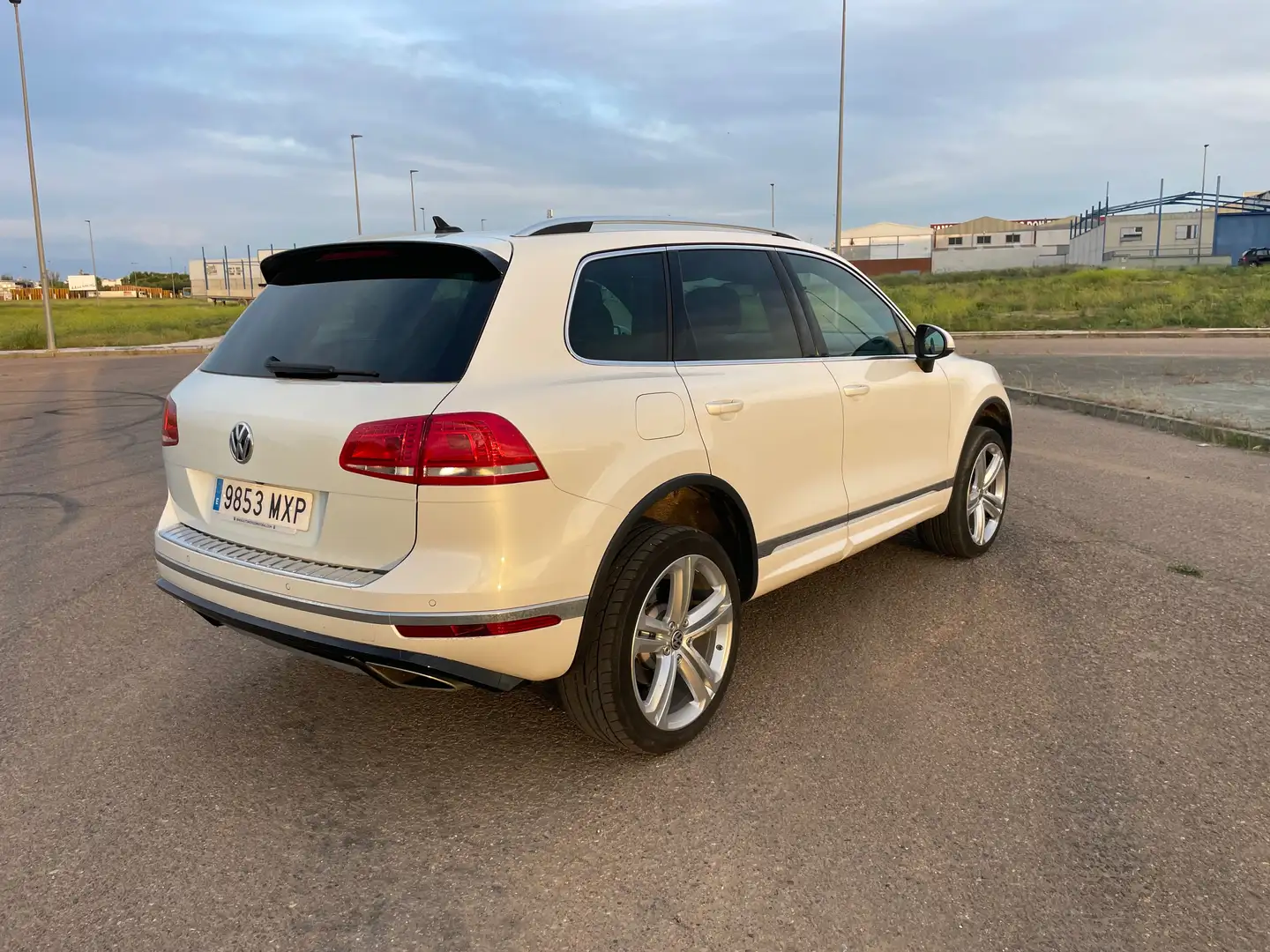 Volkswagen Touareg 3.0TDI 262 R-line tiptronic Blanco - 2
