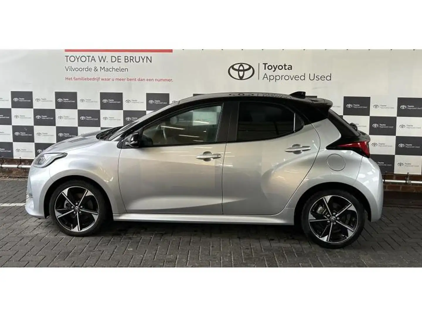 Toyota Yaris Premiere Edition Silber - 2