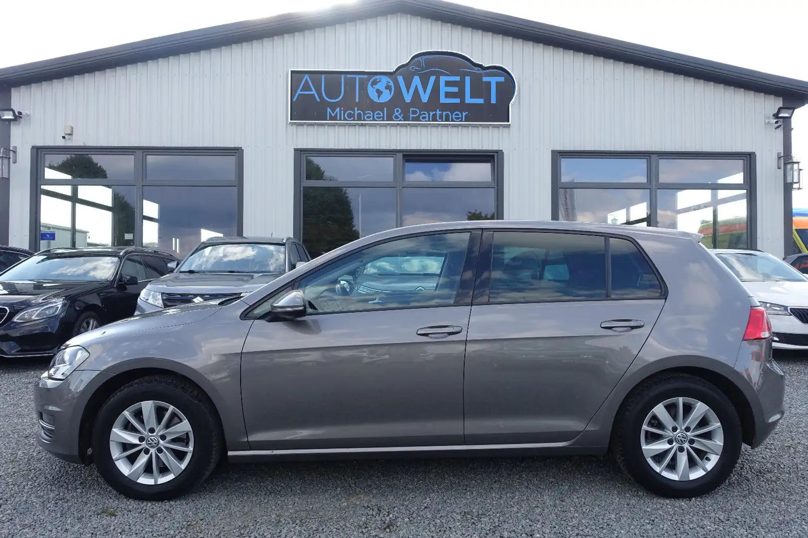 Volkswagen Golf 1.4 TSI DSG KLIMAAUT SITZH PDC GJR TÜV NEU Grau - 1
