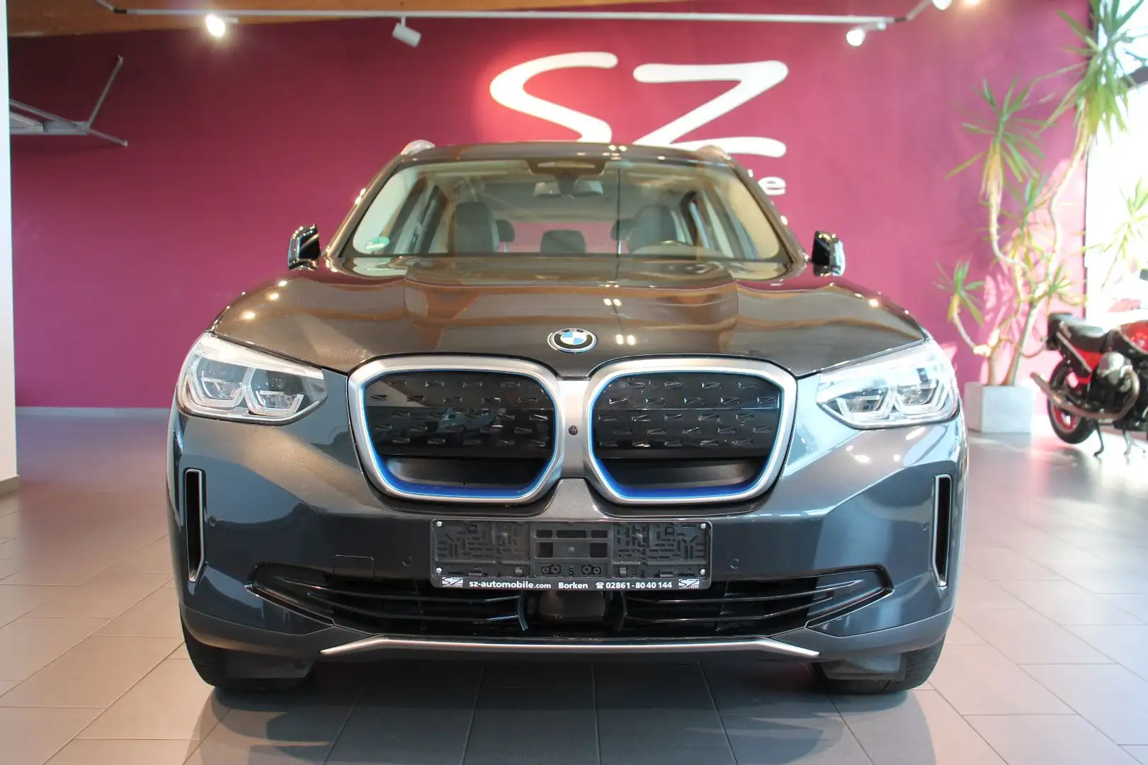 BMW iX3 Impressive HUD Pano Leder AHZ Live-Cockpit Grau - 2