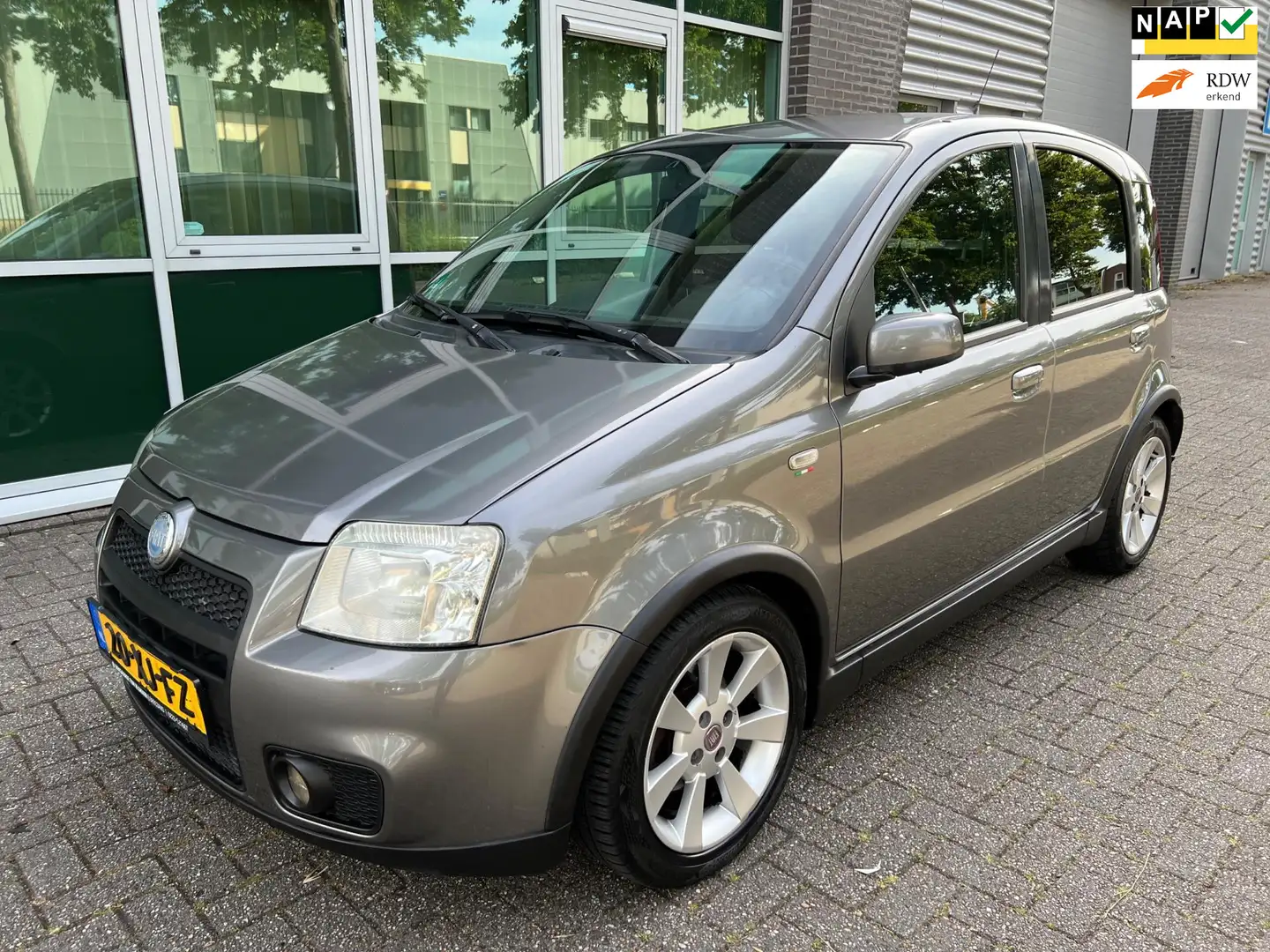 Fiat Panda 1.4 16V Sport 100HP Editie - AIRCO - NIEUWE APK ! Gris - 1