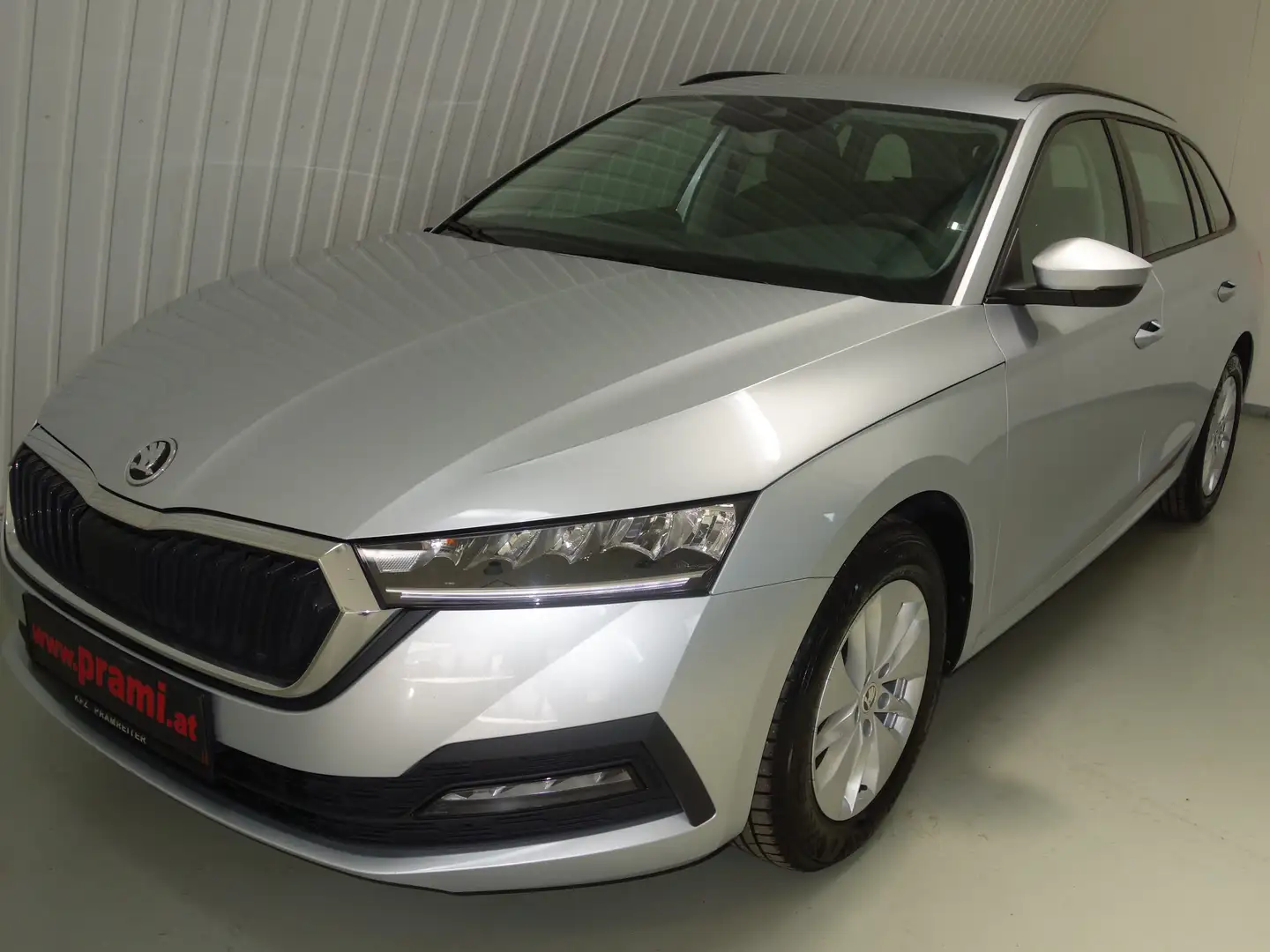 Skoda Octavia Combi 2,0 TDI 4x4 Ambition DSG Silber - 1