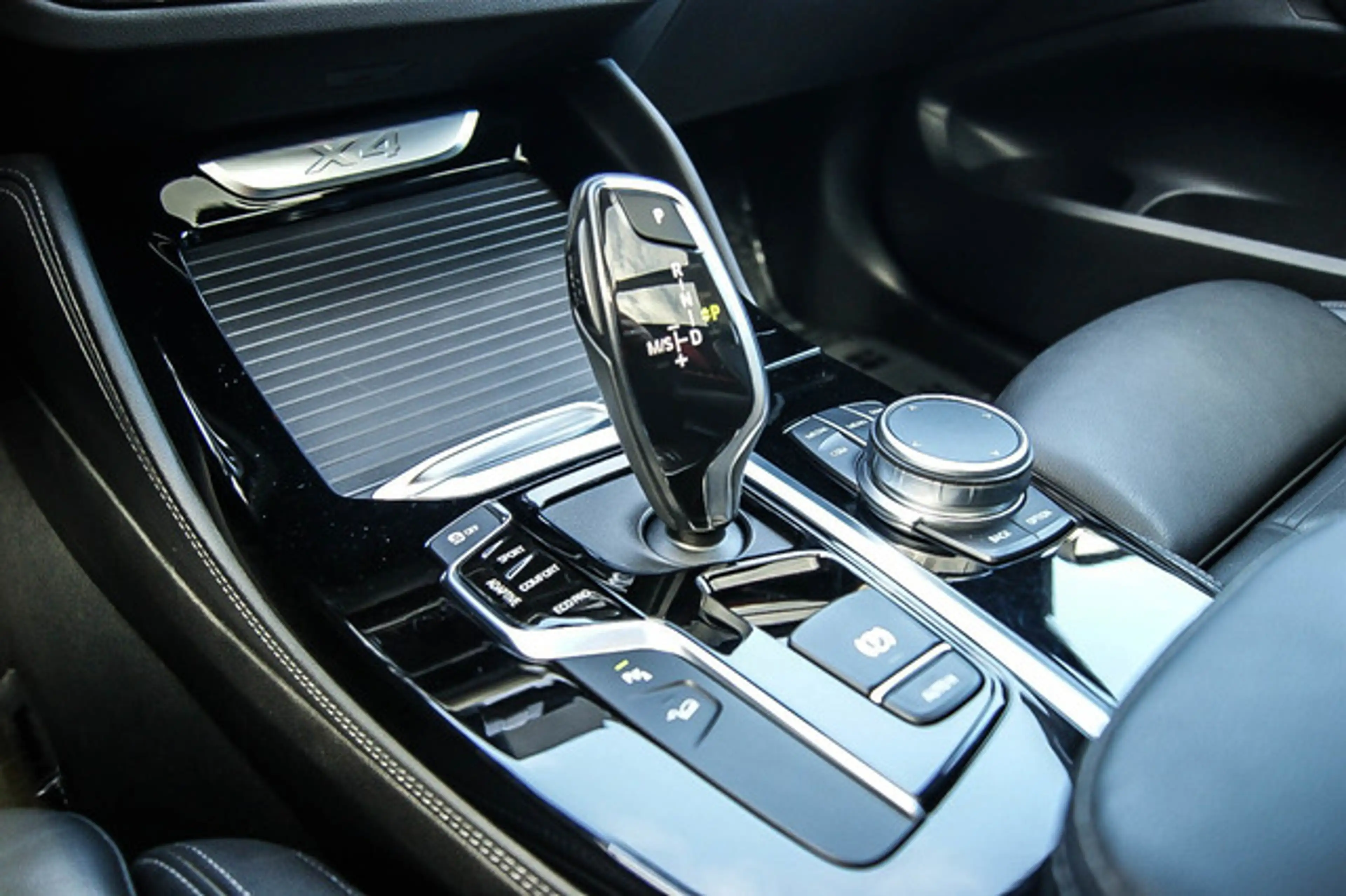 BMW X4 xDrive 20 d M Sport X HUD ANHZV STHZG PANO — photo 14