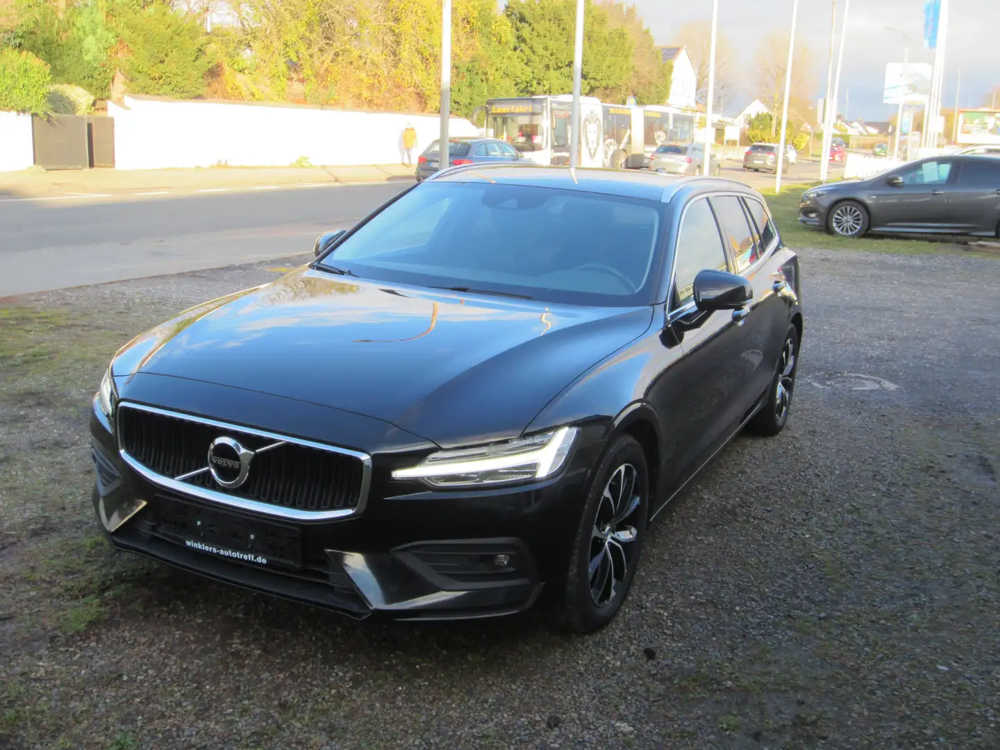 Volvo V60 Momentum Pro Automatik Noir - 1