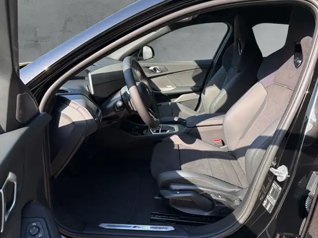BMW 1 Series view 8