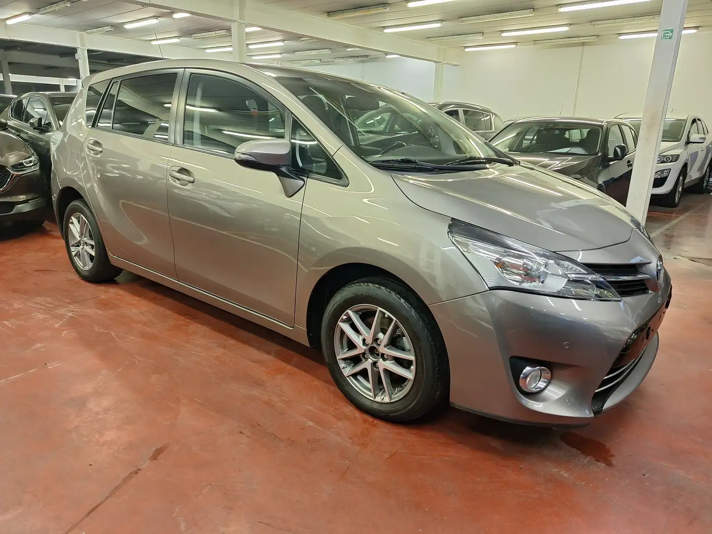 Toyota Verso 1.6i Skyview 5pl. Beige - 2
