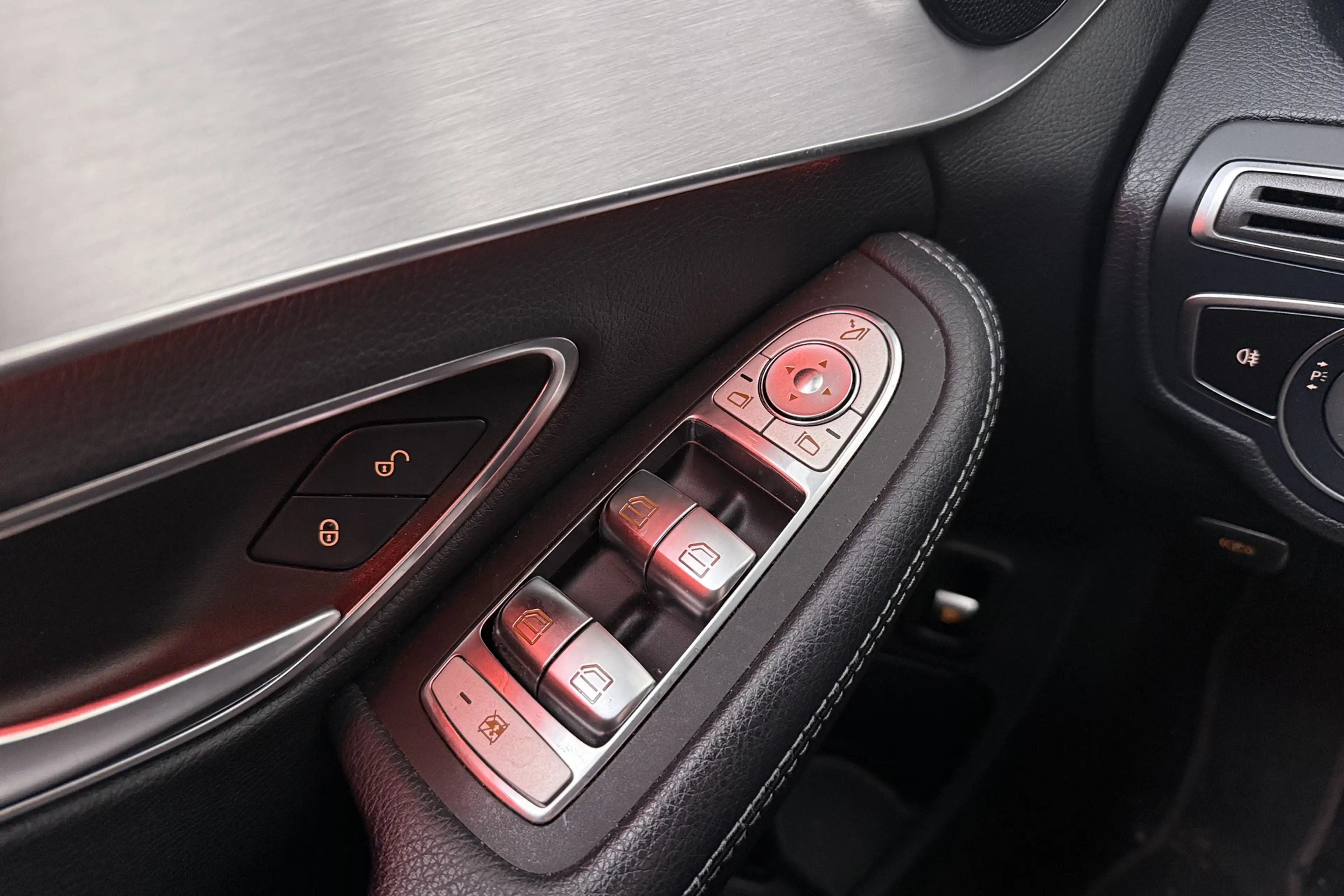 Mercedes-Benz C 200 Estate Business Solution Plus Upgrade Edition Trek — photo 21