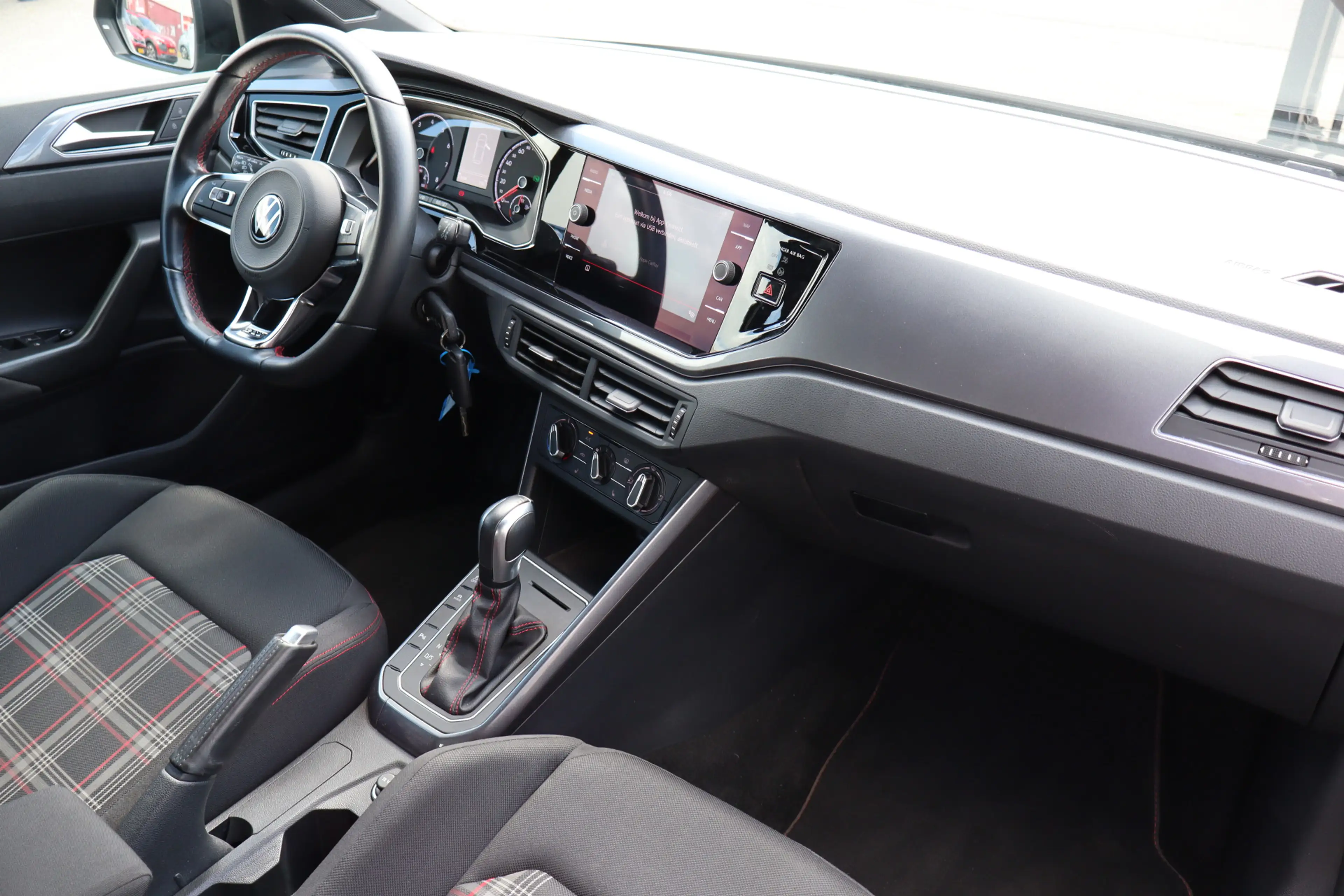 Volkswagen Polo GTI 2.0 TSI Stoelverwarming/Apple carplay/Parkeersenso — photo 2