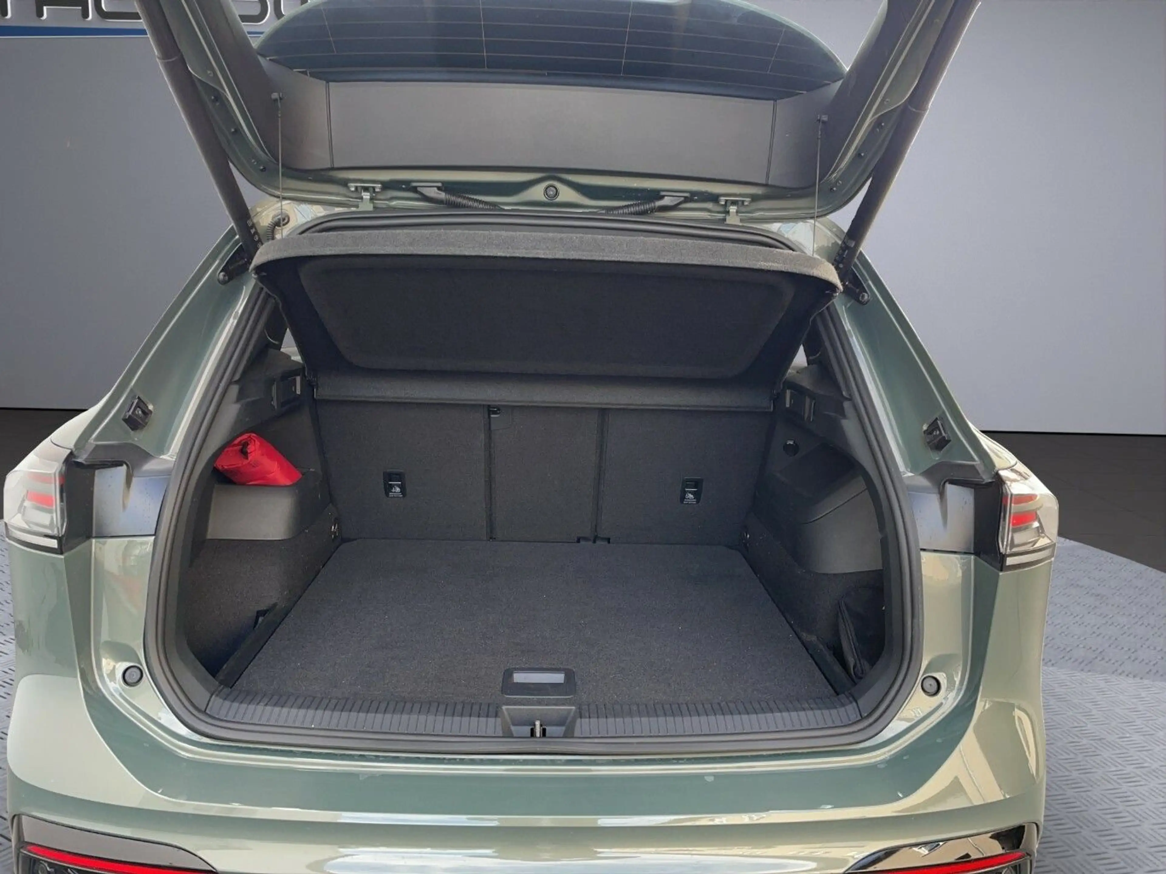 Volkswagen Tiguan R-Line 4Motion 2.0 TDI DSG Matrix AZV Har — photo 14