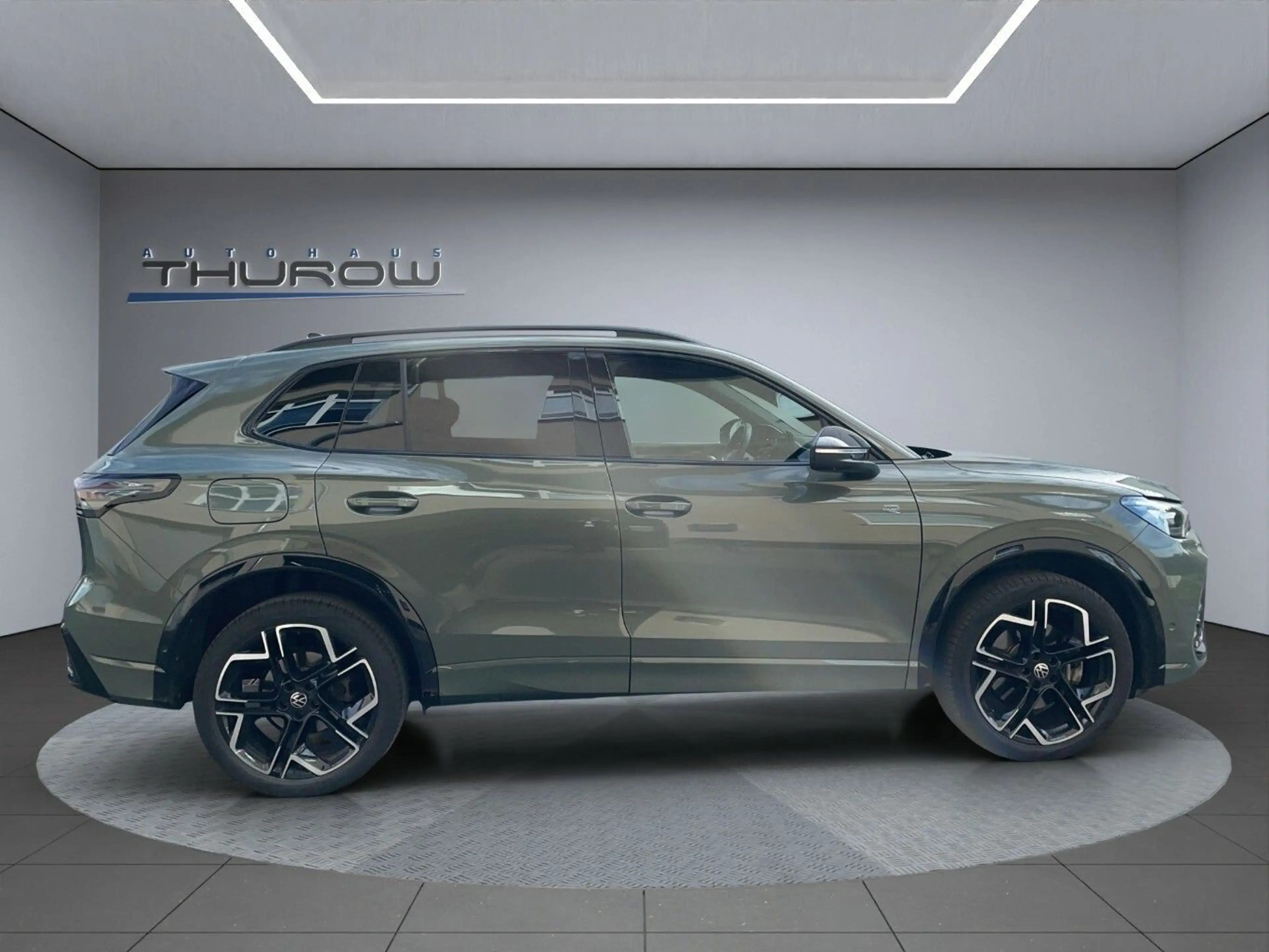 Volkswagen Tiguan R-Line 4Motion 2.0 TDI DSG Matrix AZV Har — photo 6