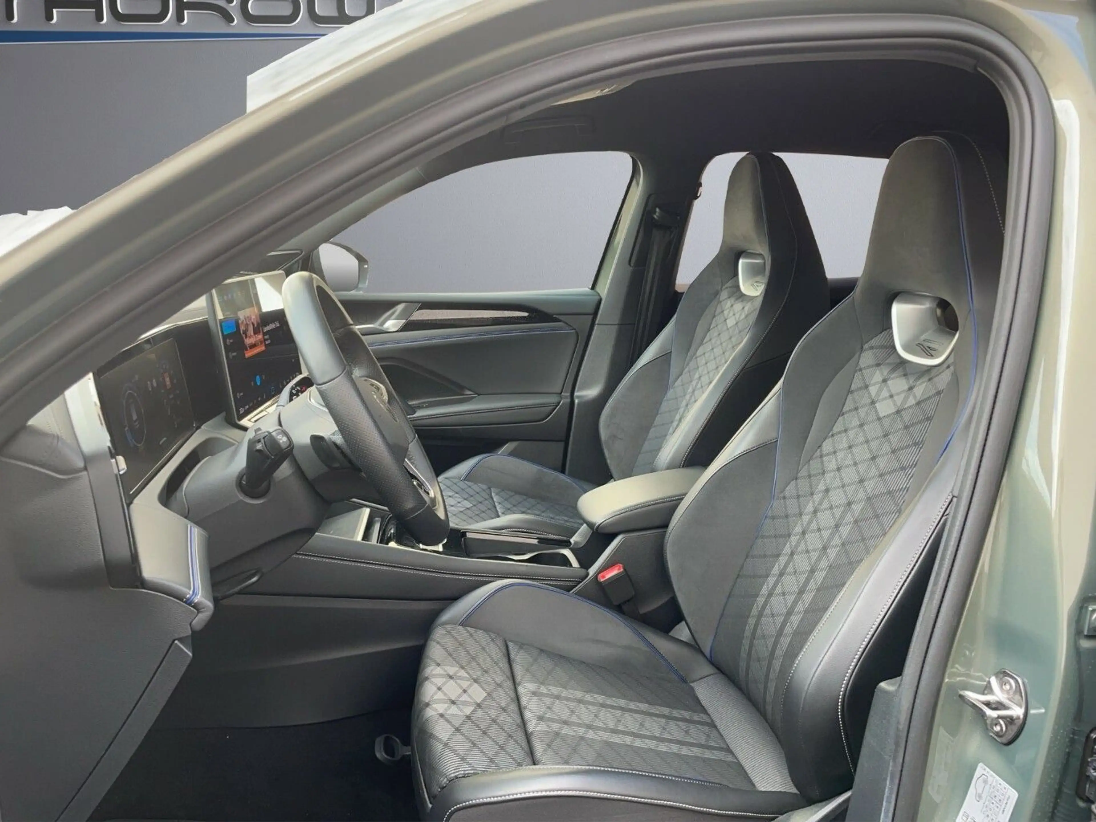Volkswagen Tiguan R-Line 4Motion 2.0 TDI DSG Matrix AZV Har — photo 7