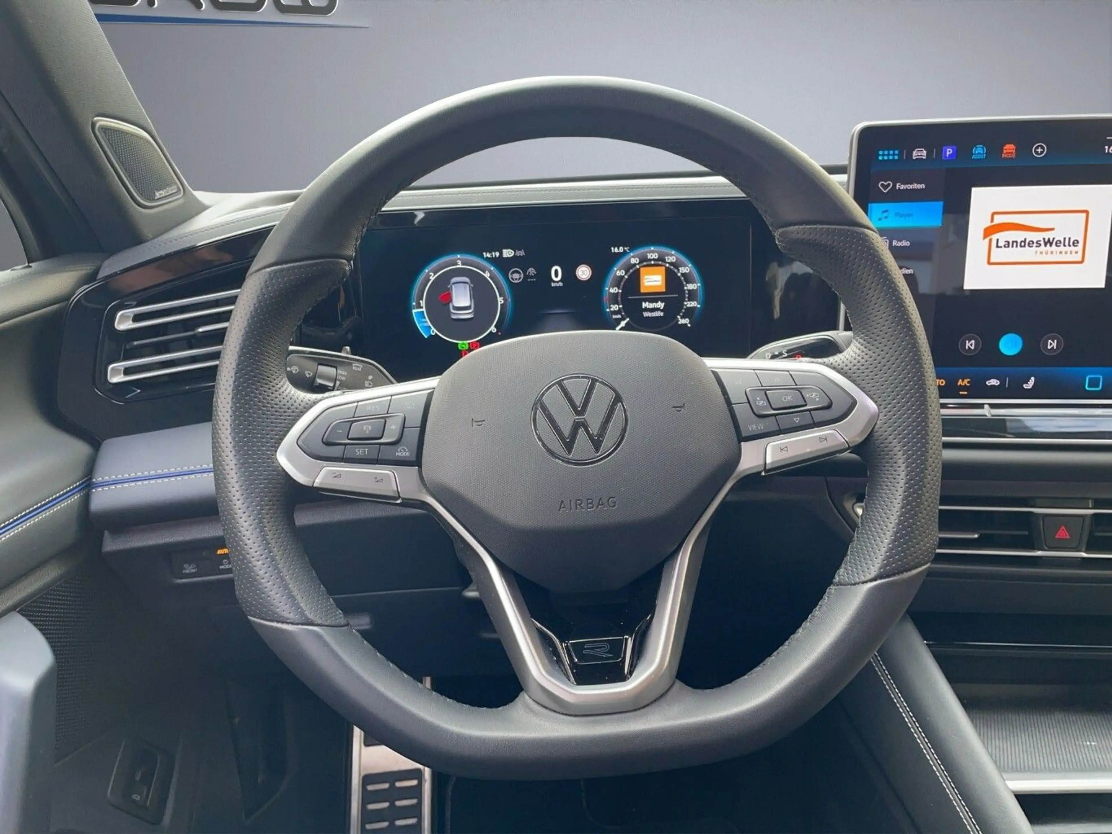 Volkswagen Tiguan R-Line 4Motion 2.0 TDI DSG Matrix AZV Har — photo 8