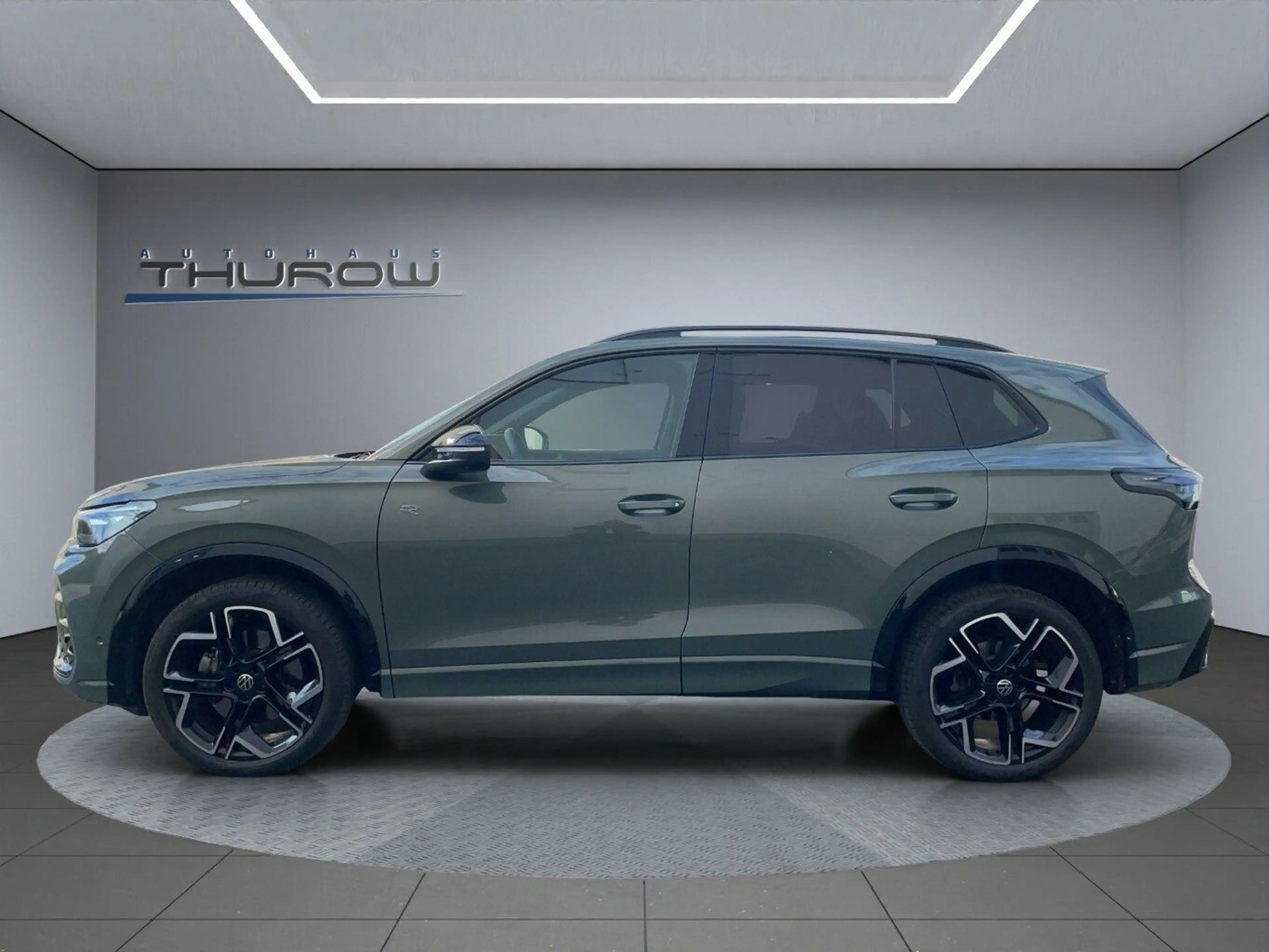 Volkswagen Tiguan R-Line 4Motion 2.0 TDI DSG Matrix AZV Har — photo 3