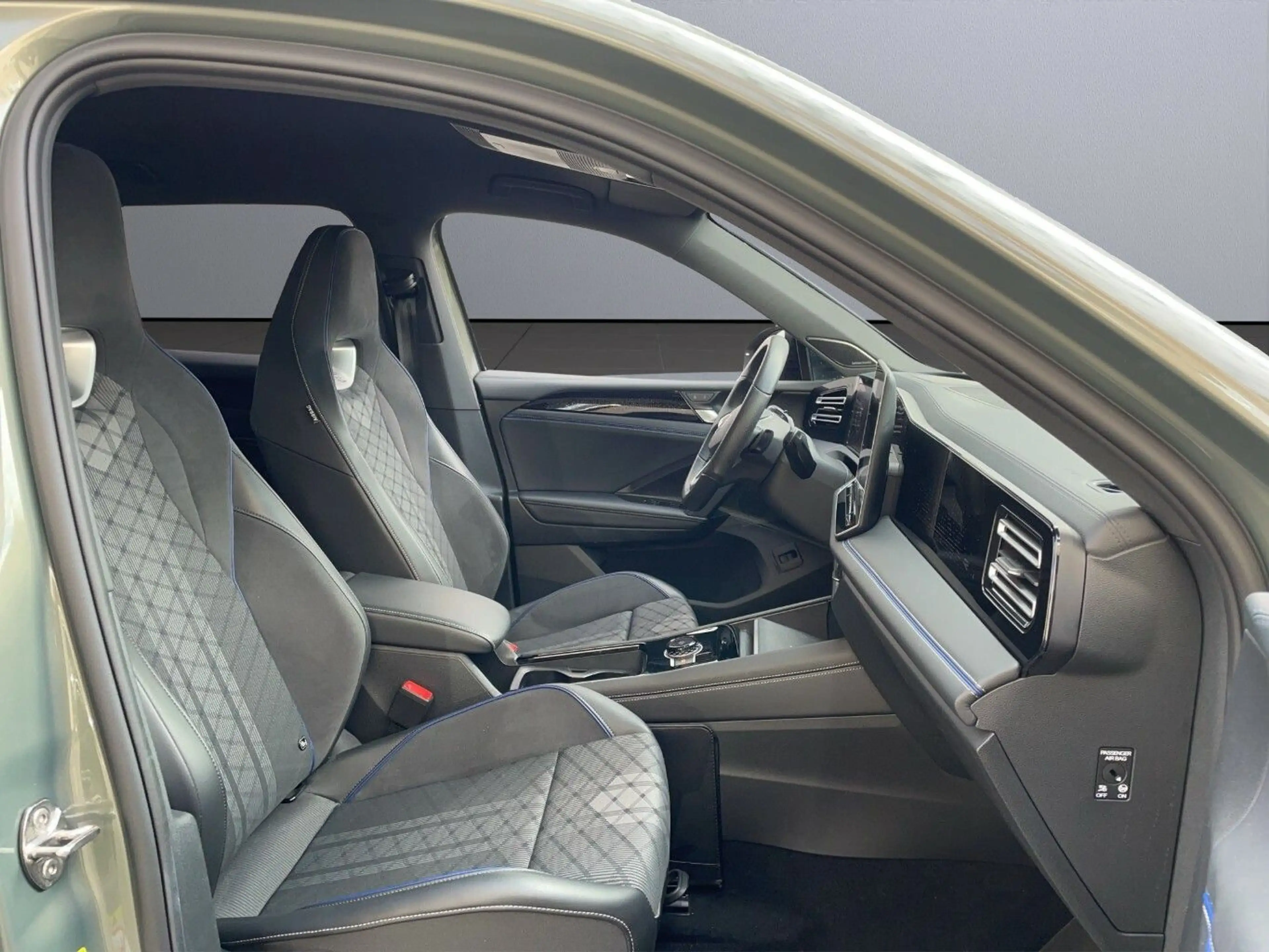 Volkswagen Tiguan R-Line 4Motion 2.0 TDI DSG Matrix AZV Har — photo 13