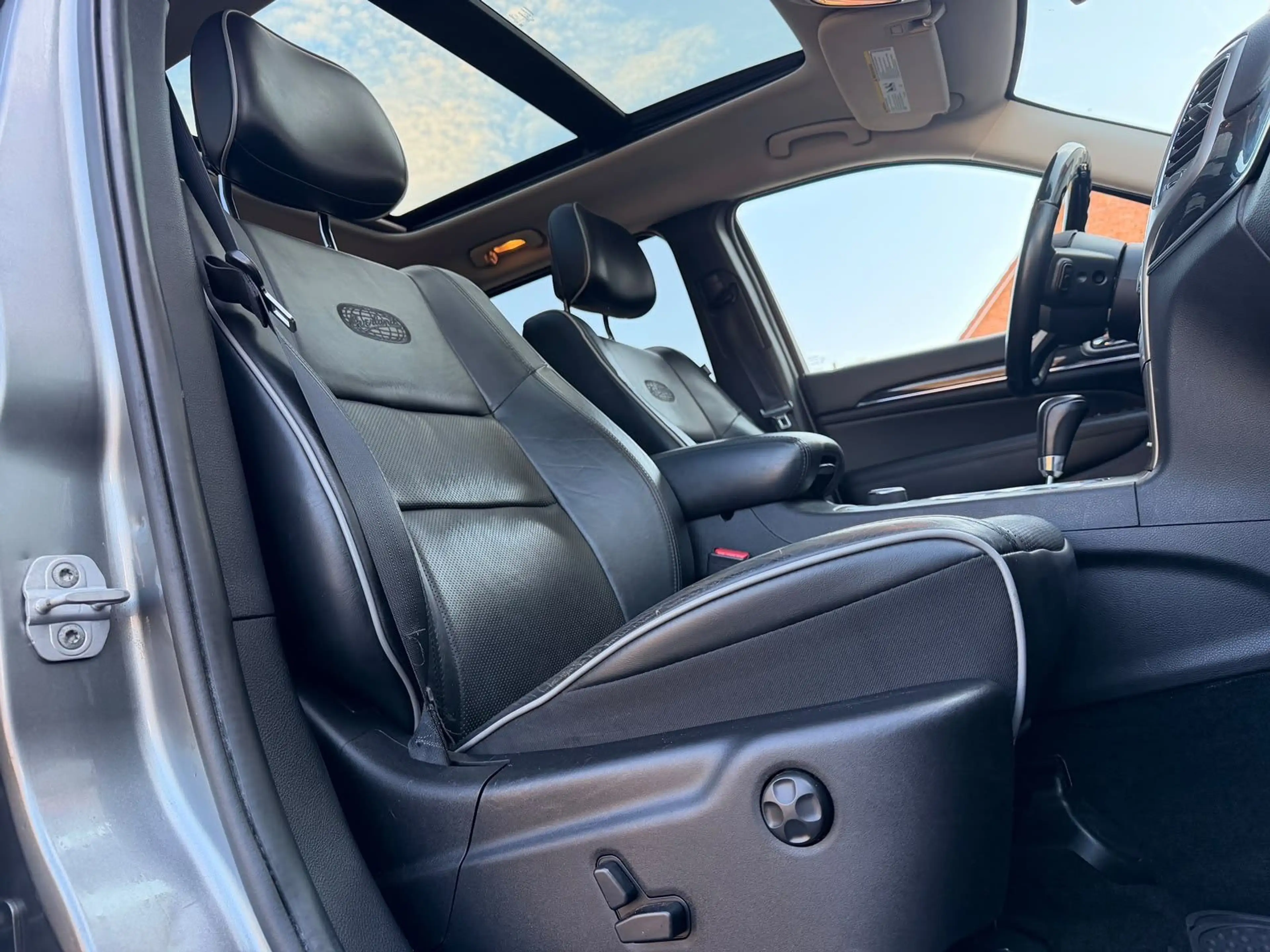 Jeep Grand Cherokee 3.0 CRD Overland NAVI PANO KAMERA — photo 13