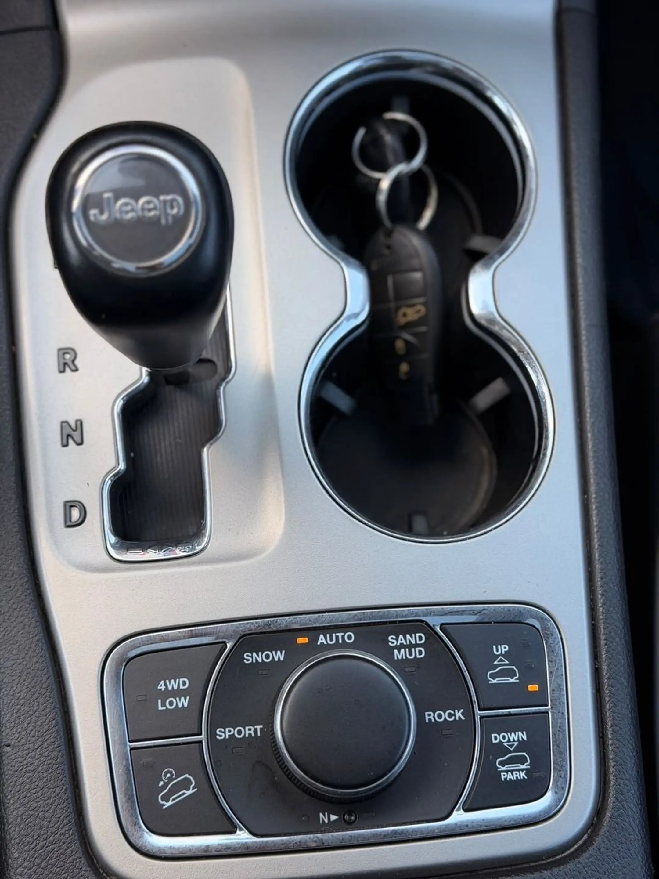 Jeep Grand Cherokee 3.0 CRD Overland NAVI PANO KAMERA — photo 15