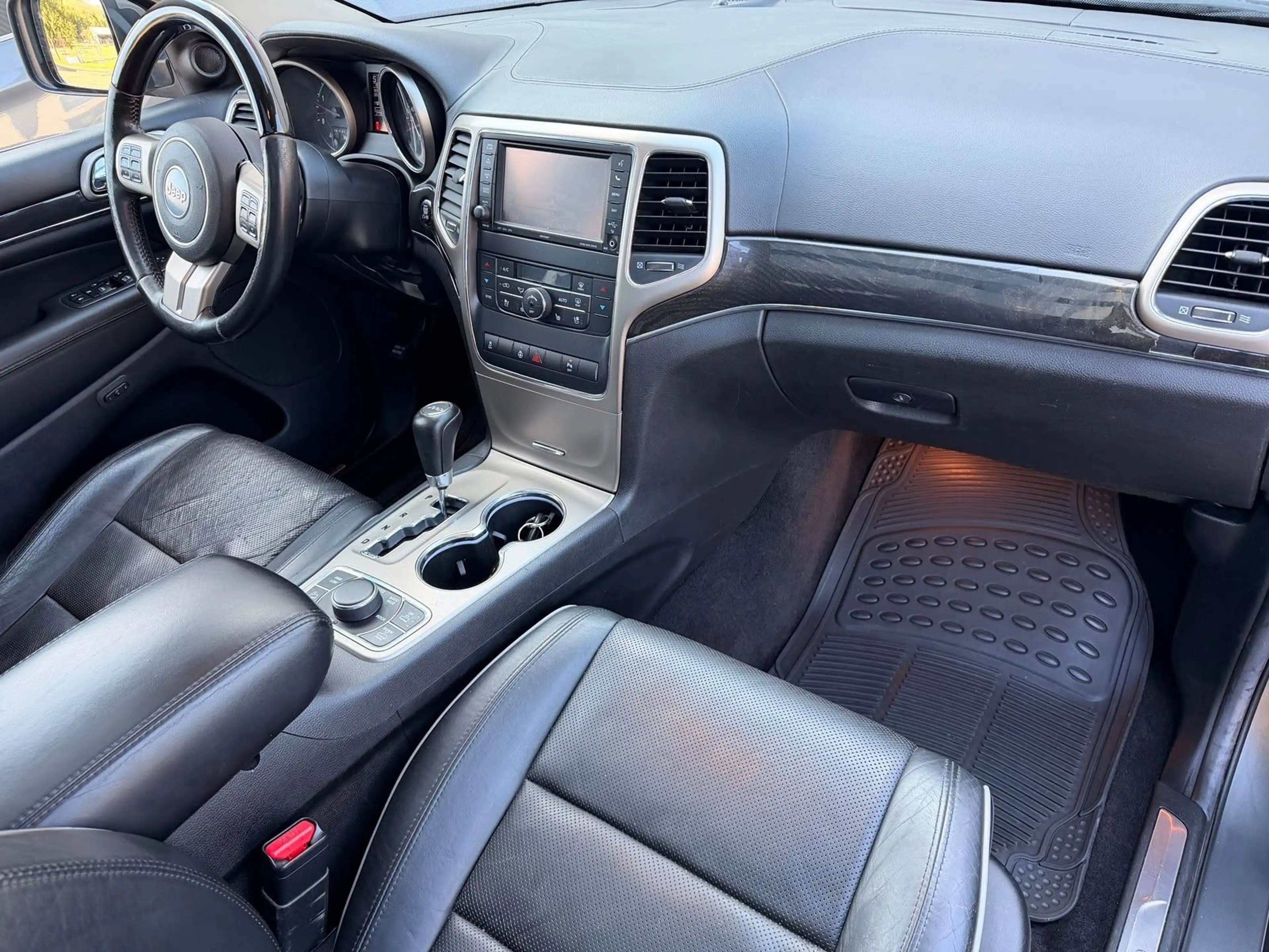 Jeep Grand Cherokee 3.0 CRD Overland NAVI PANO KAMERA — photo 12