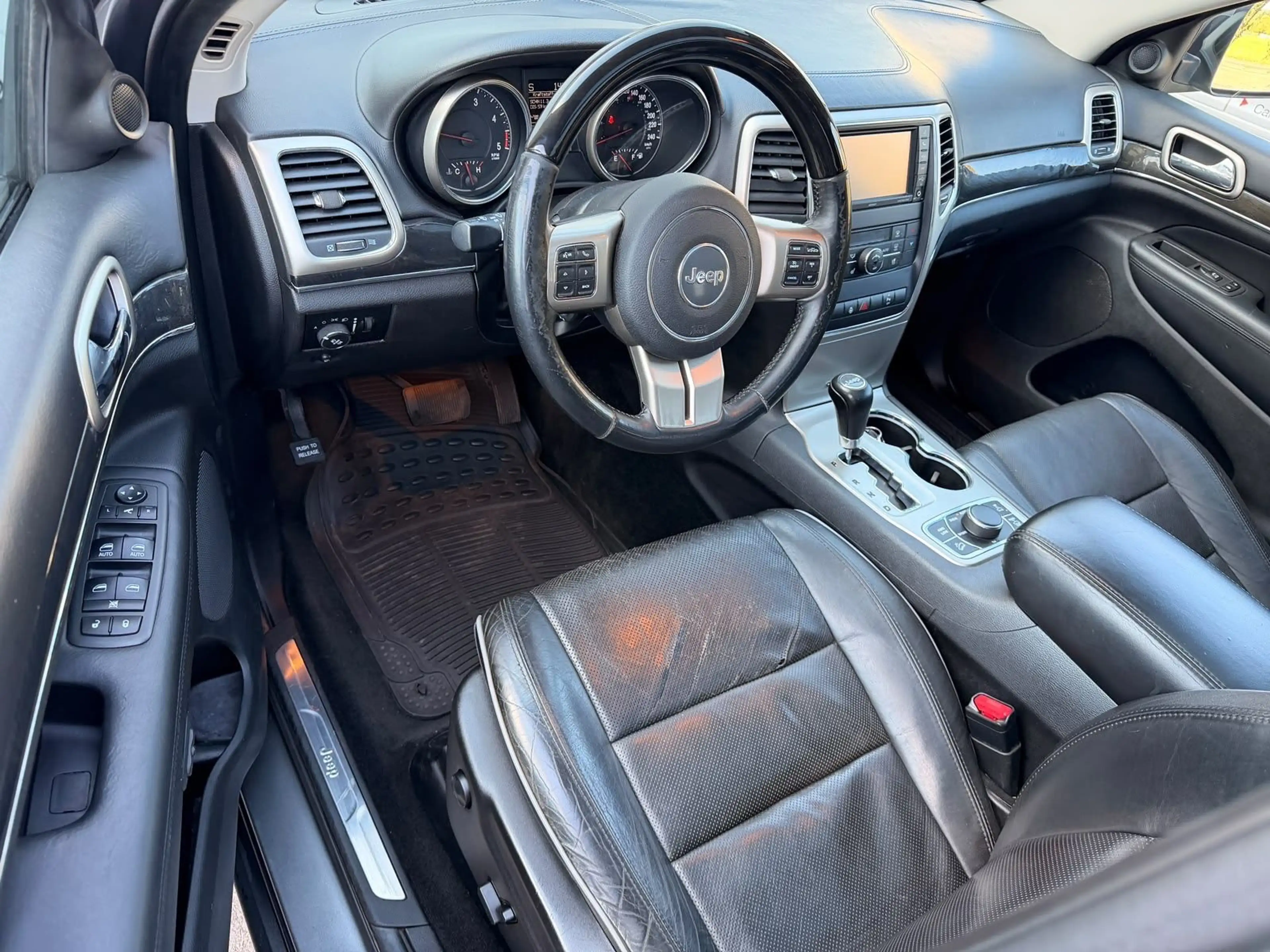 Jeep Grand Cherokee 3.0 CRD Overland NAVI PANO KAMERA — photo 10