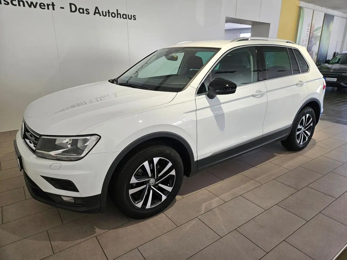 Volkswagen Tiguan 1.5 TSI IQ.DRIVE AHK Navi ACC TrailerAss Wit - 2