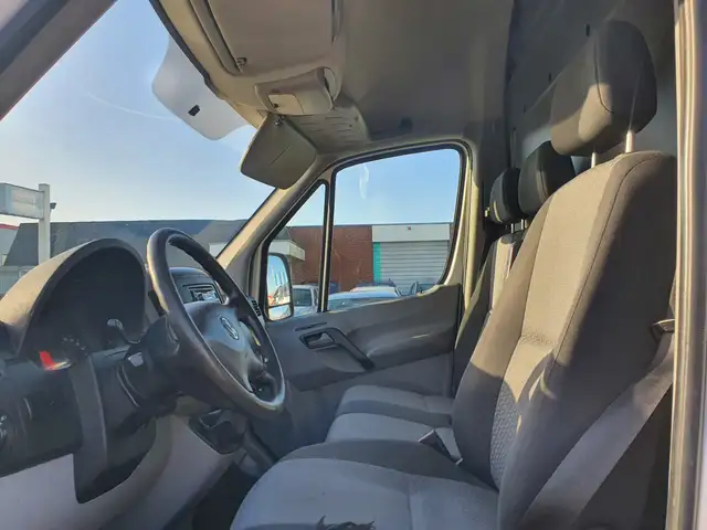 Volkswagen Crafter view 4