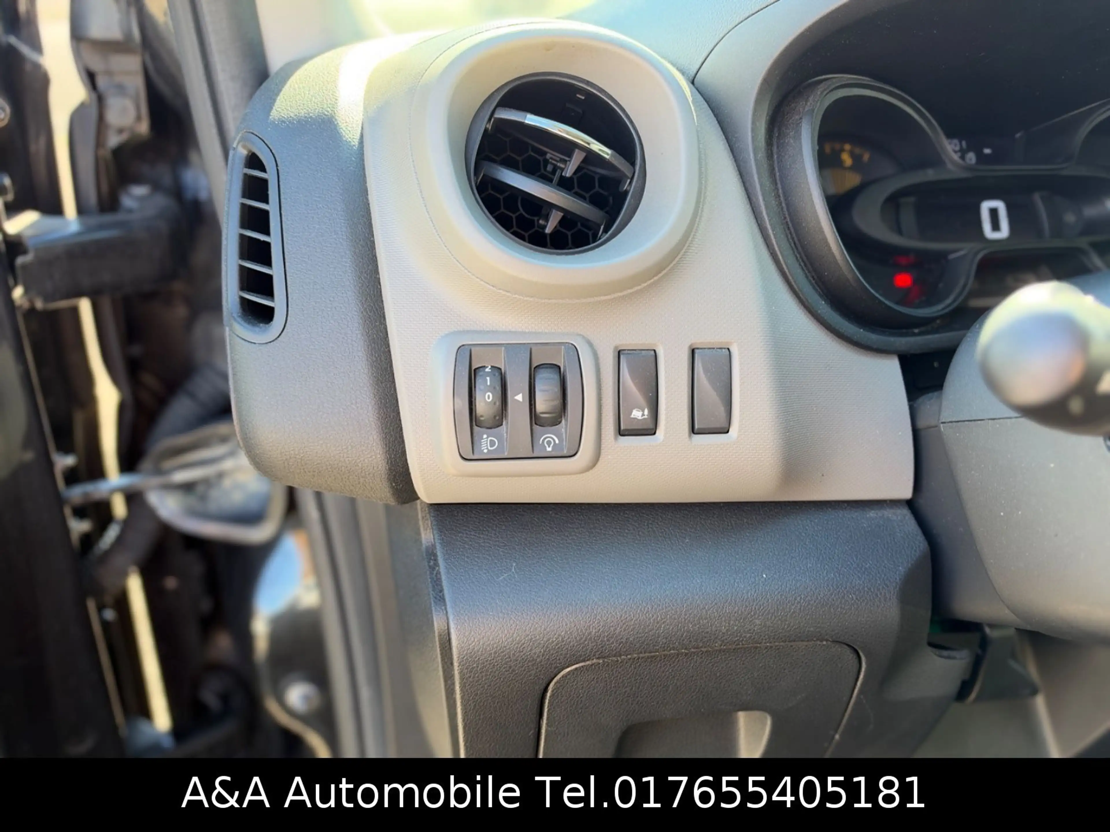 Renault Trafic Combi L1H1 Expression 9Sitzer Klima 145PS — photo 13