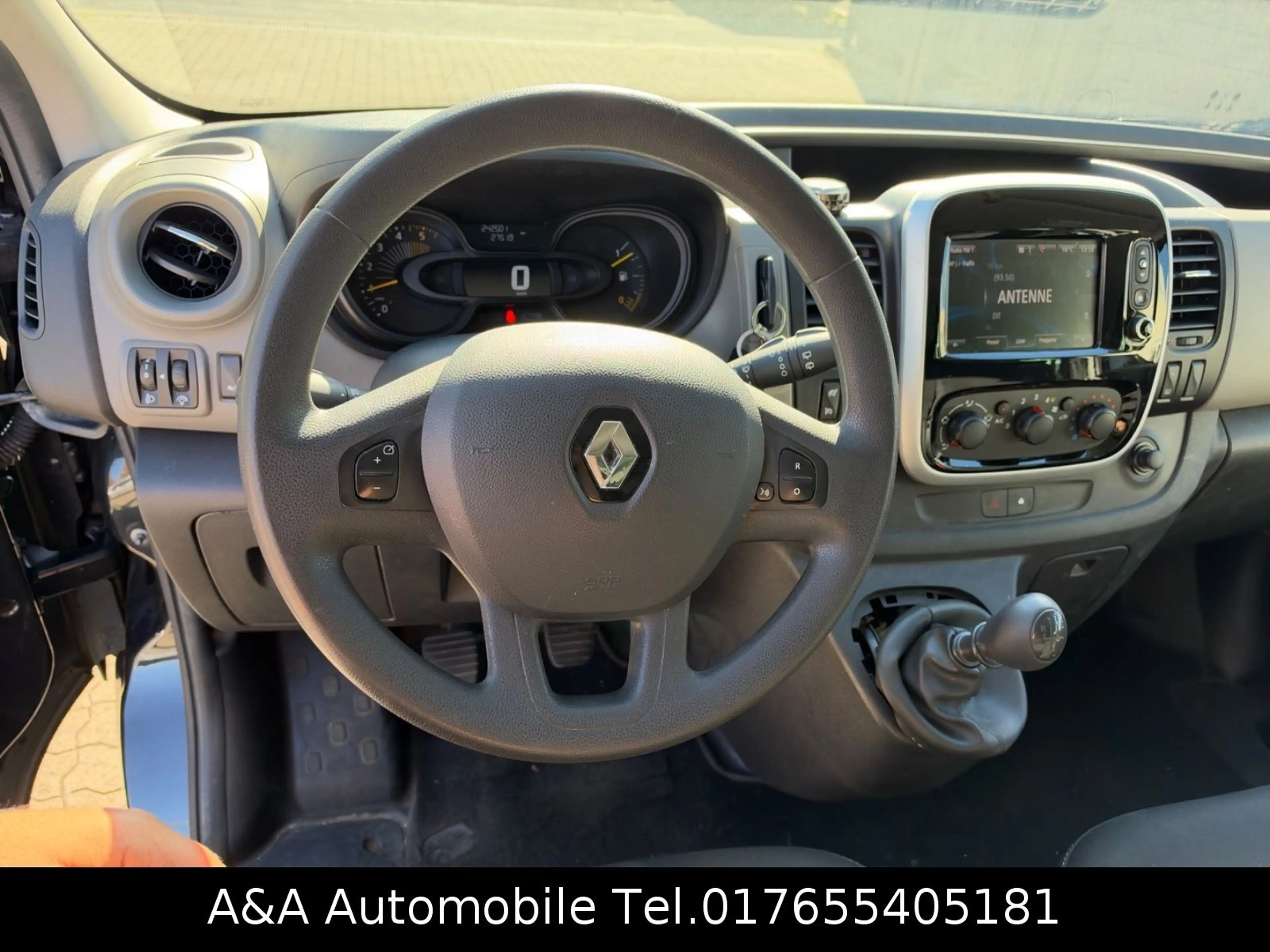 Renault Trafic Combi L1H1 Expression 9Sitzer Klima 145PS — photo 12