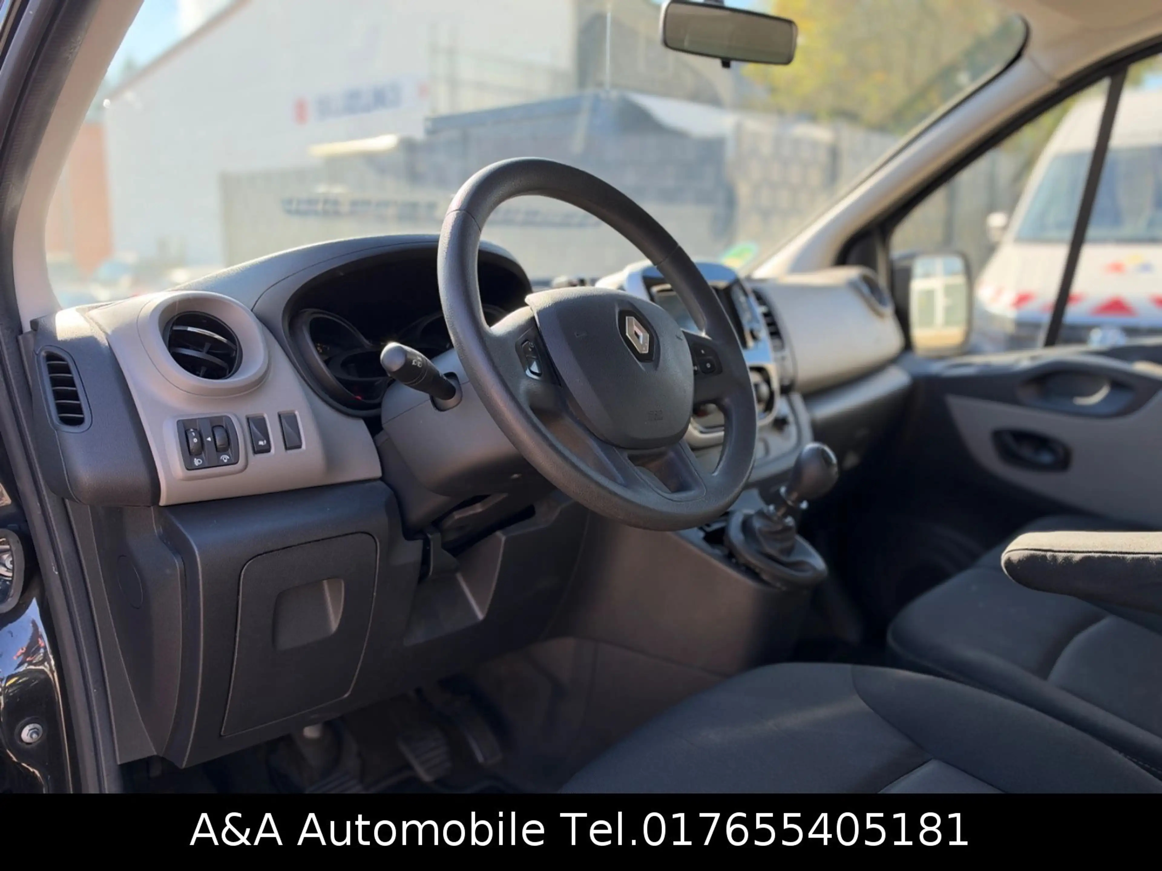 Renault Trafic Combi L1H1 Expression 9Sitzer Klima 145PS — photo 11