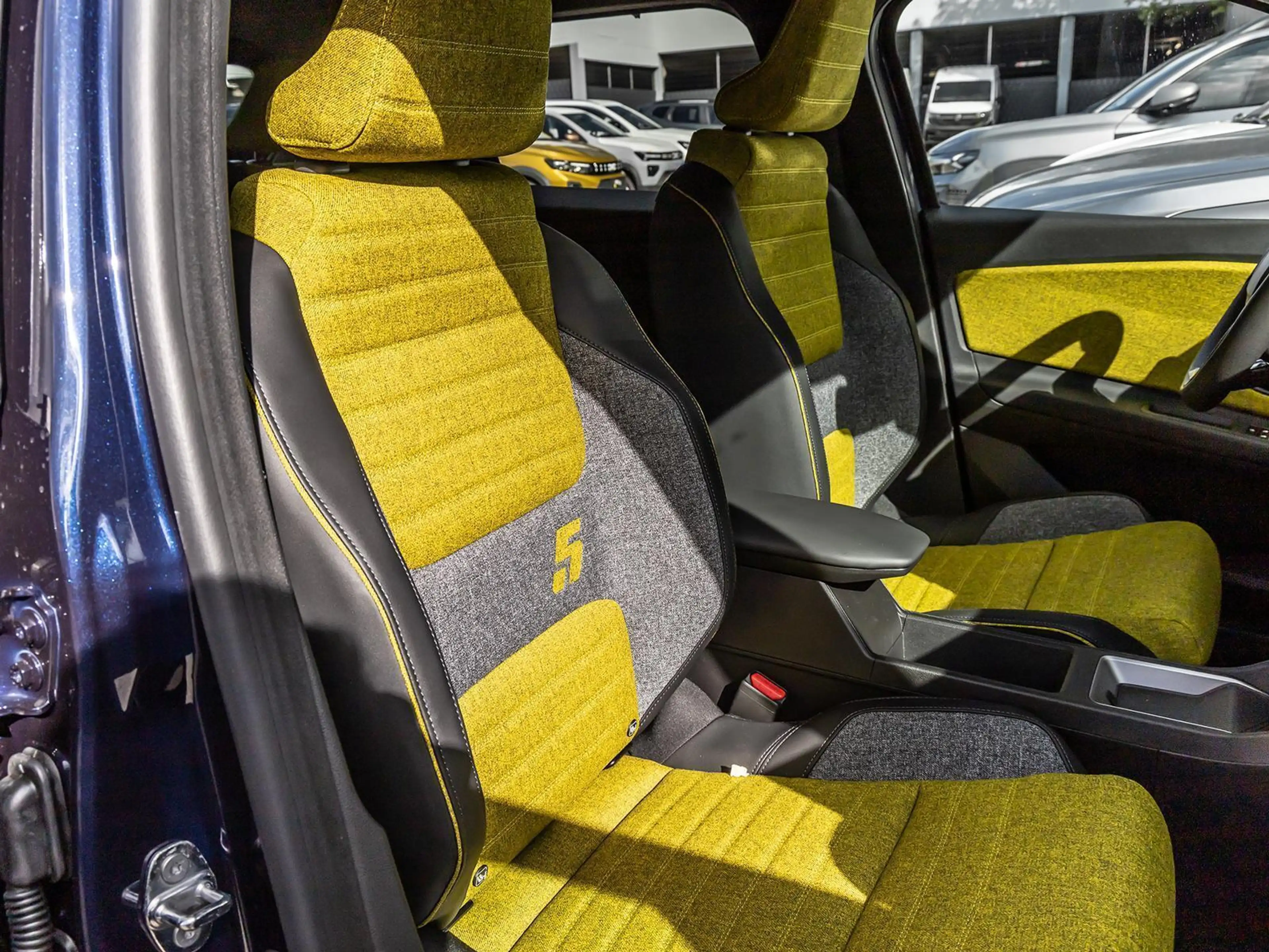 Renault R 5 Iconic 150 NAVI SHZ PDC LHZ KLIMA BT — photo 9